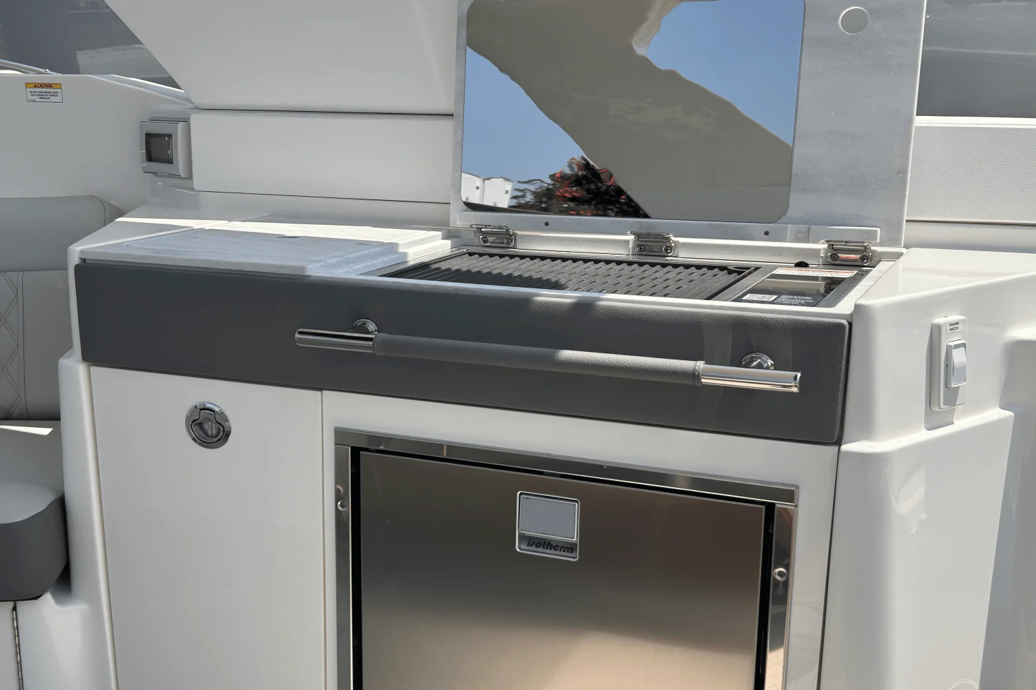 2025 Sea Ray SLX 350 Outboard Image Thumbnail #23