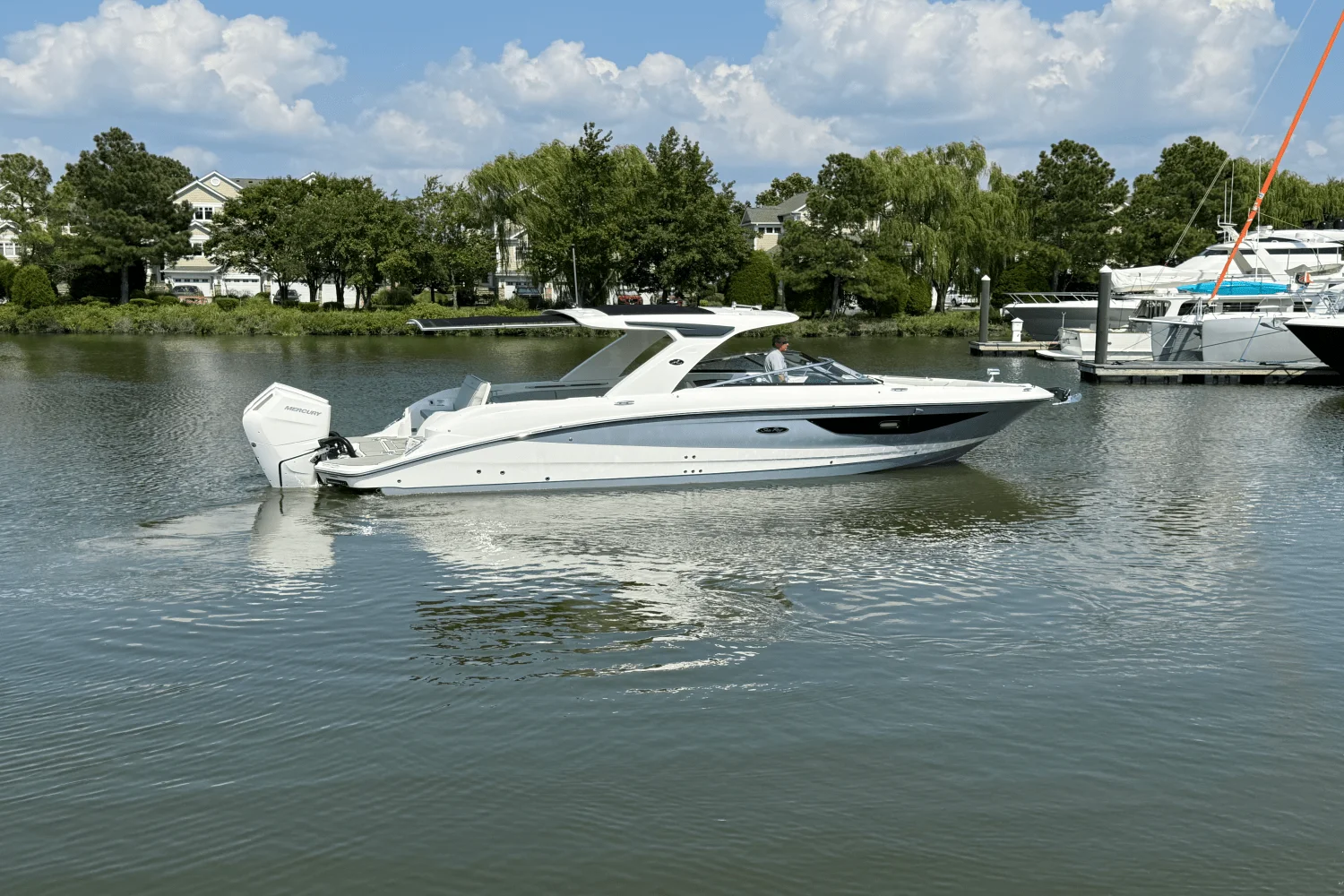 2025 Sea Ray SLX 350 Outboard Image Thumbnail #2