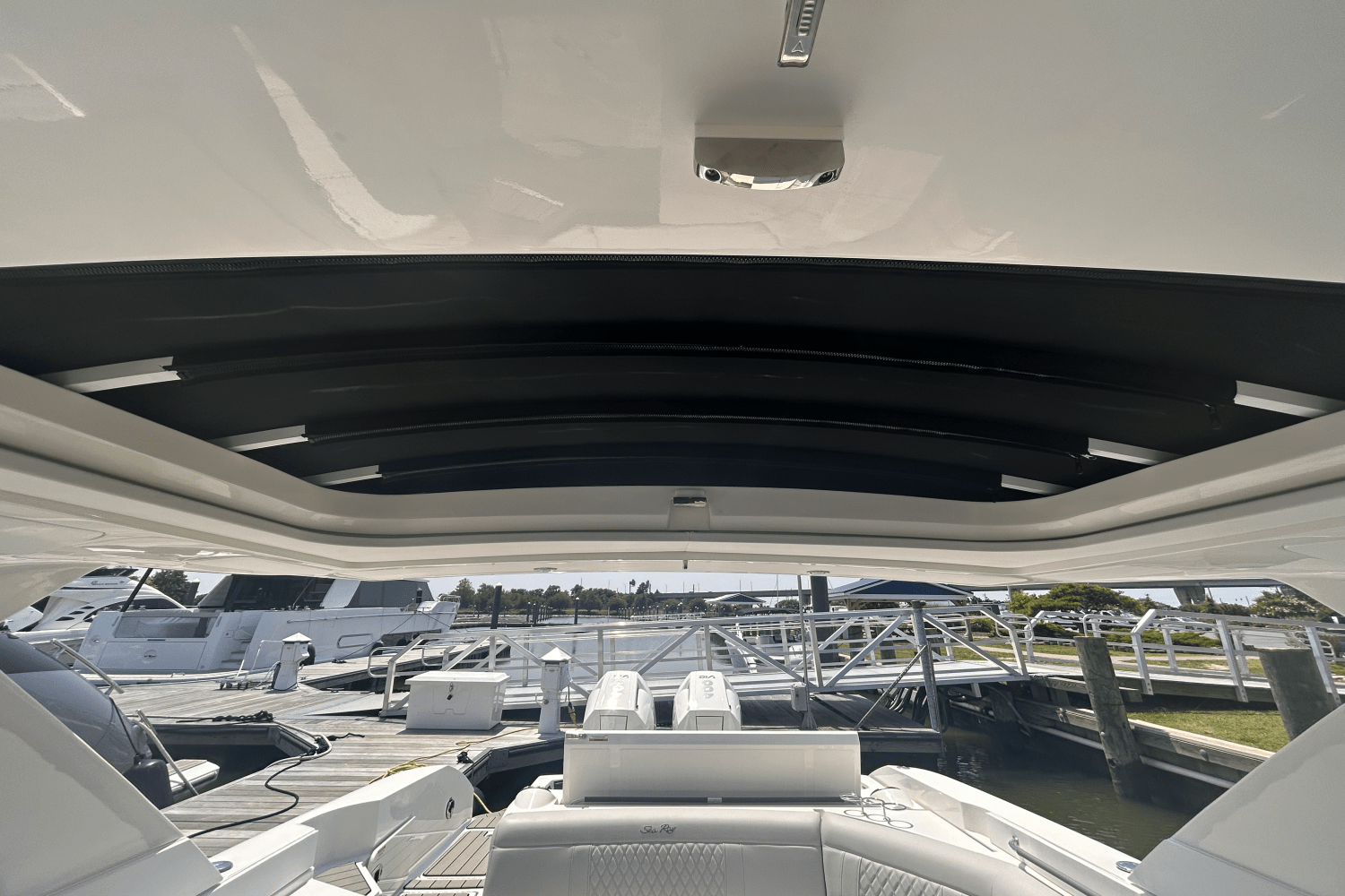 2025 Sea Ray SLX 350 Outboard Image Thumbnail #33