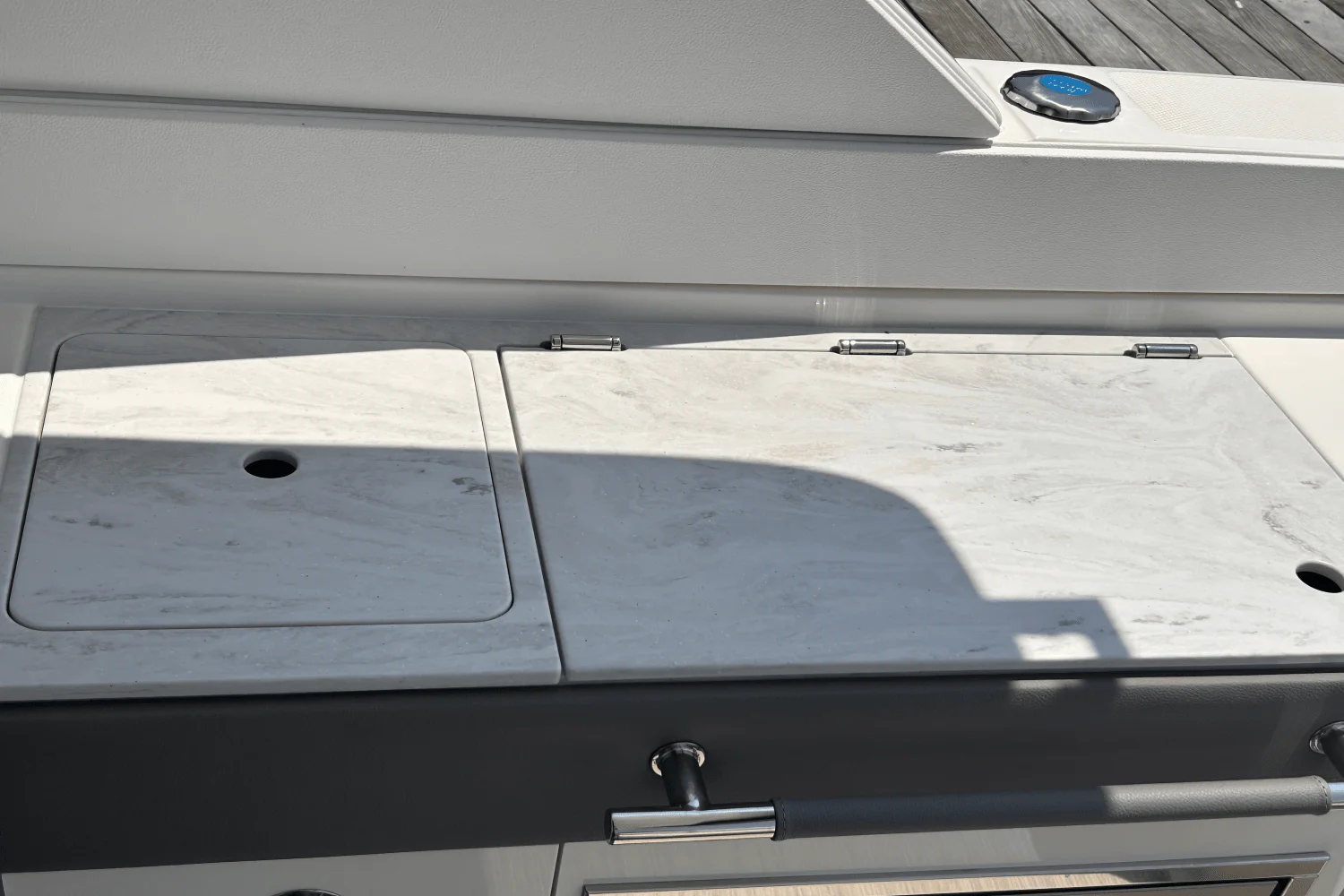 2025 Sea Ray SLX 350 Outboard Image Thumbnail #22