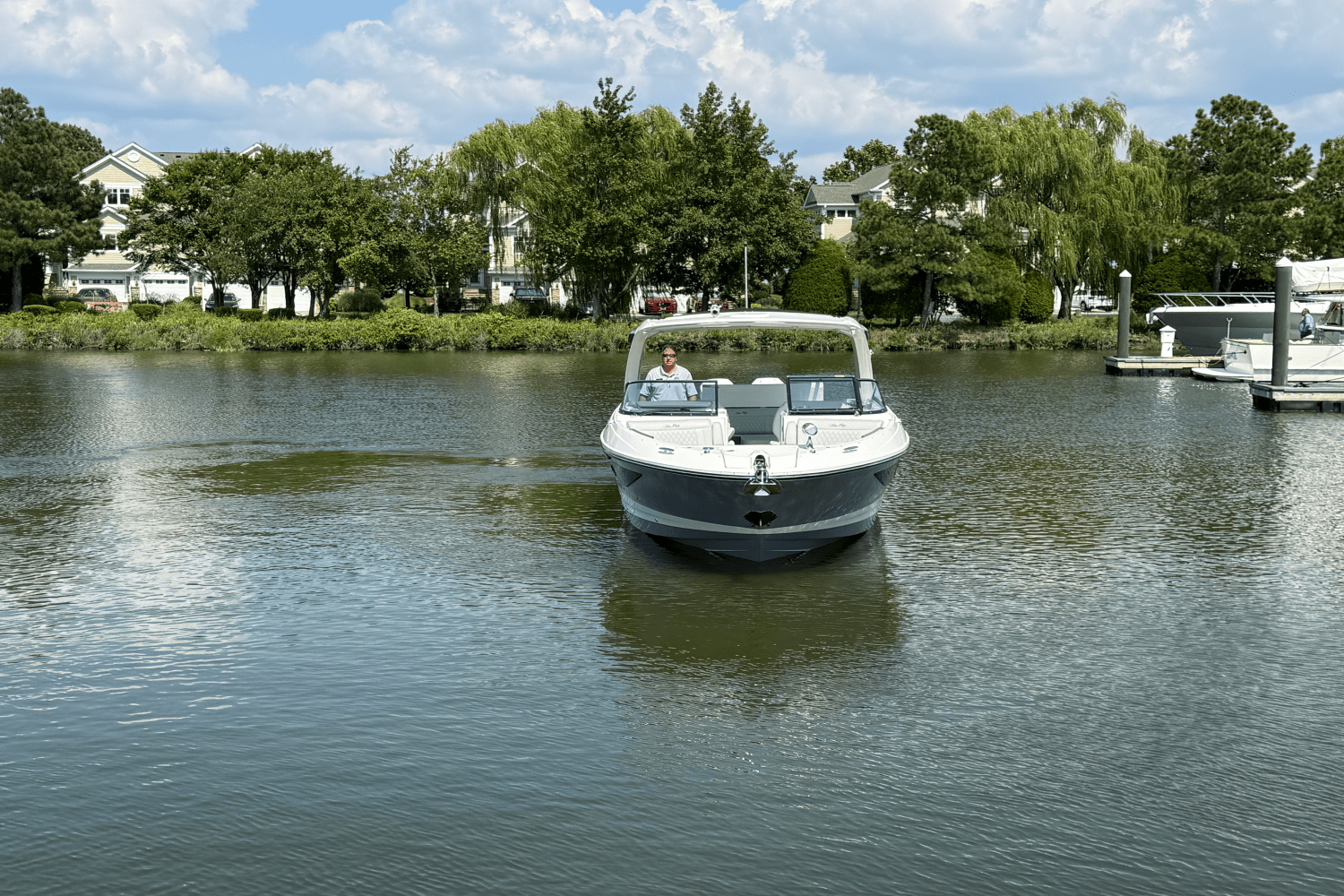 2025 Sea Ray SLX 350 Outboard Image Thumbnail #8