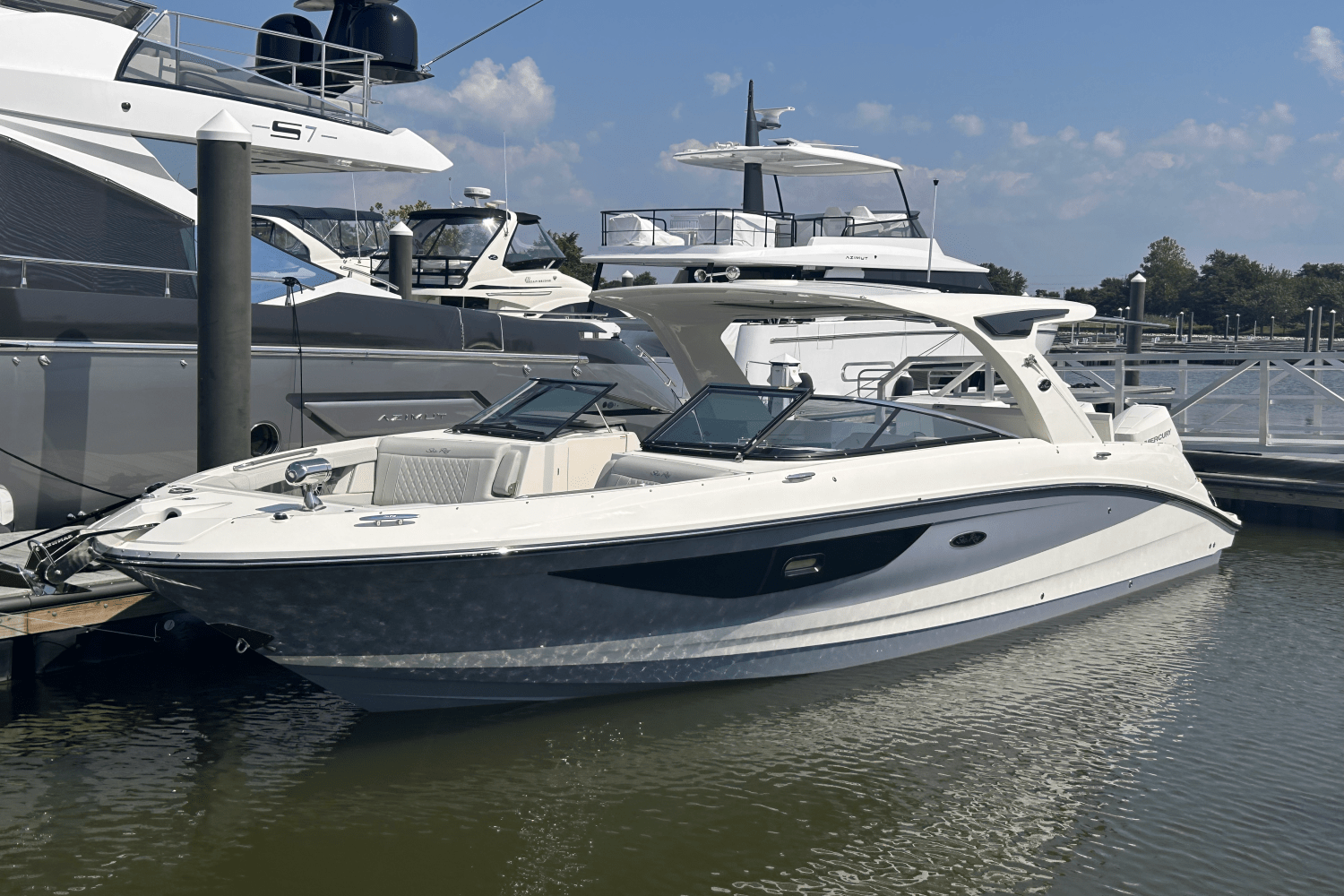 2025 Sea Ray SLX 350 Outboard Image Thumbnail #9