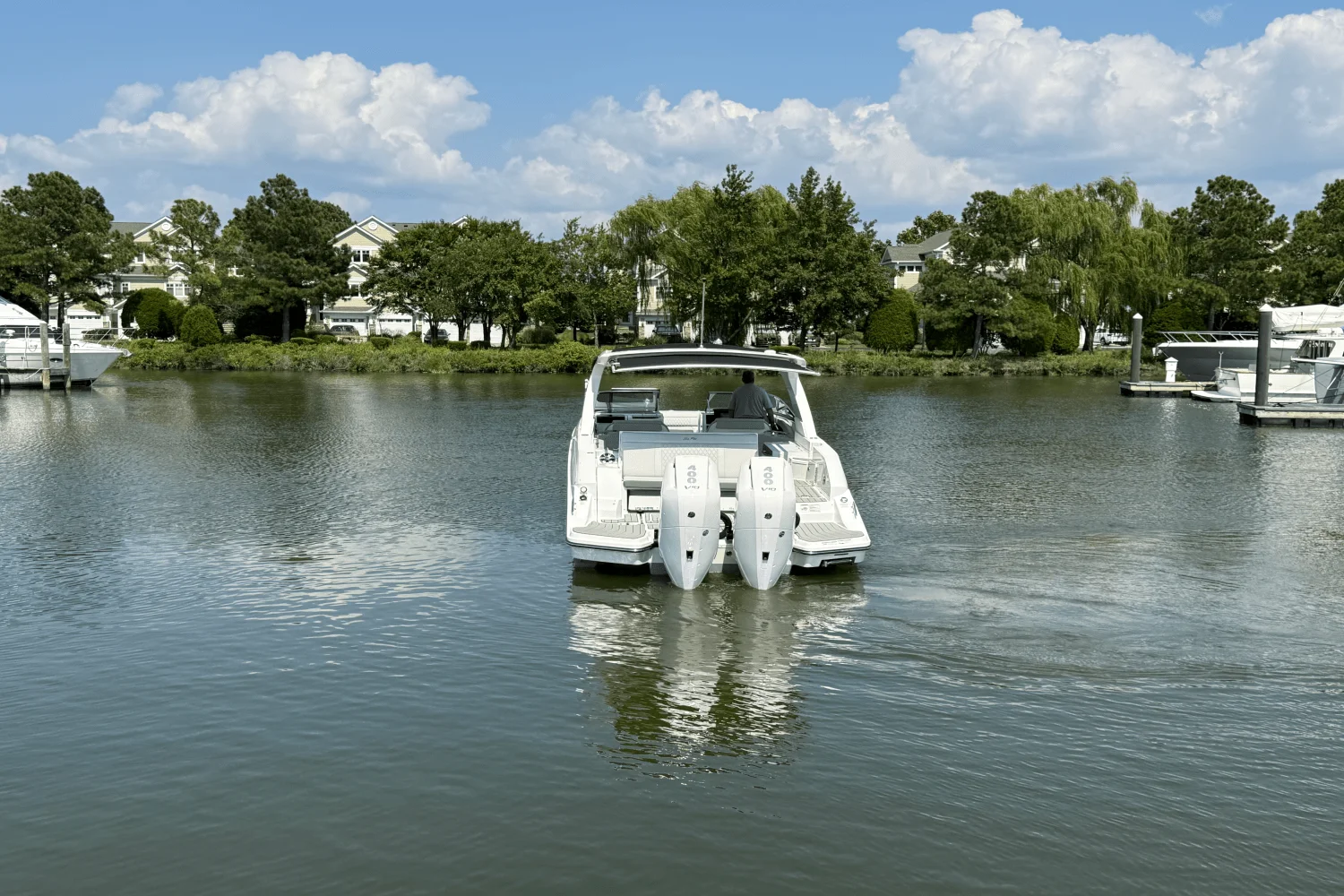 2025 Sea Ray SLX 350 Outboard Image Thumbnail #4