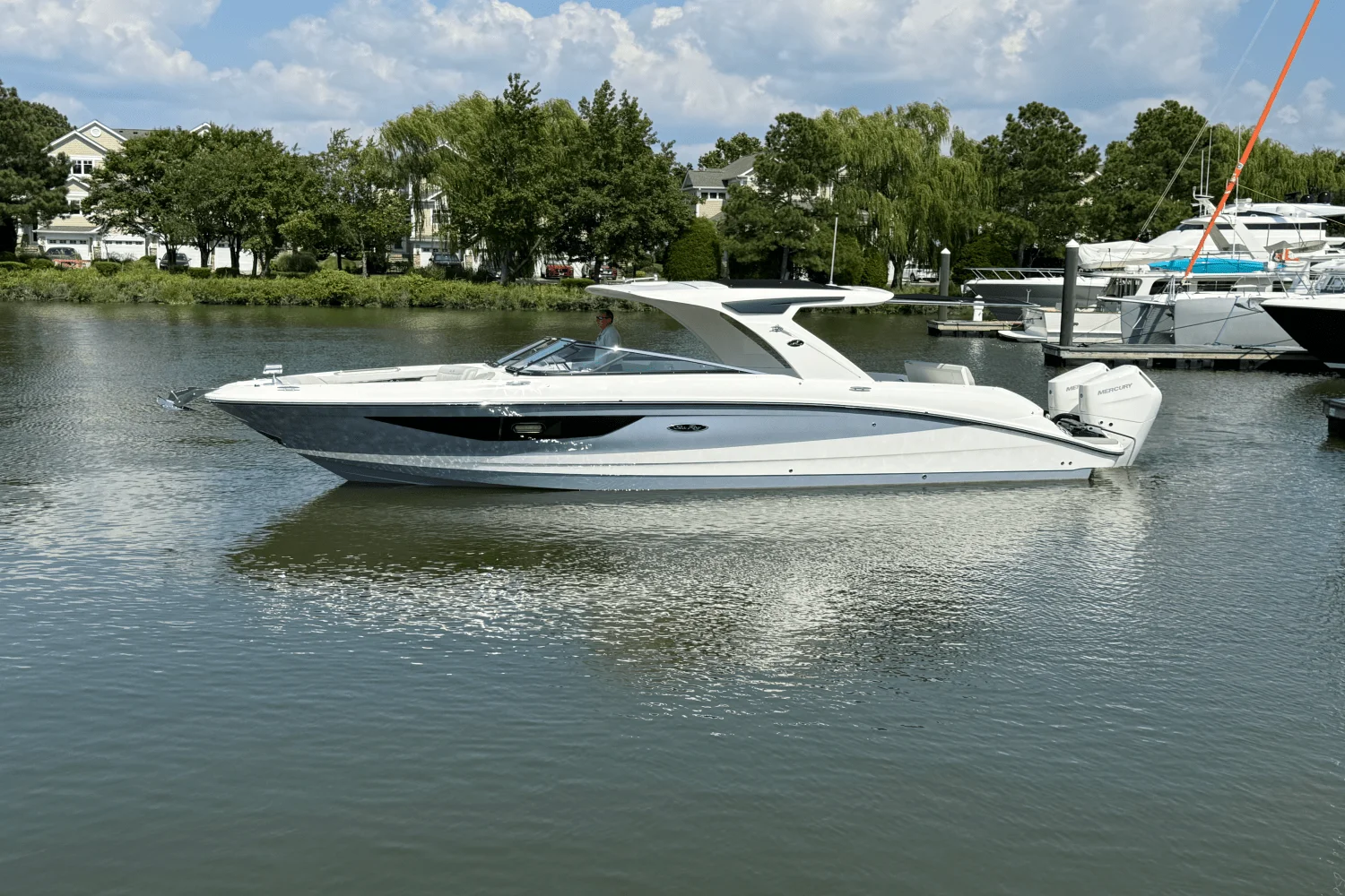 2025 Sea Ray SLX 350 Outboard Image Thumbnail #6