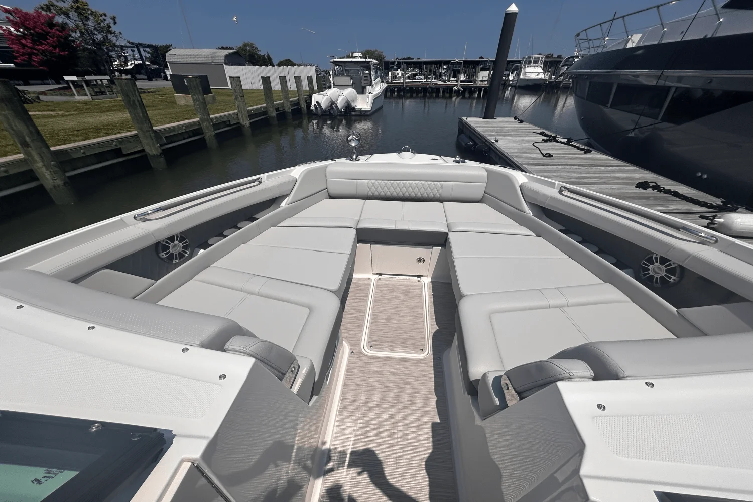 2025 Sea Ray SLX 350 Outboard Image Thumbnail #38