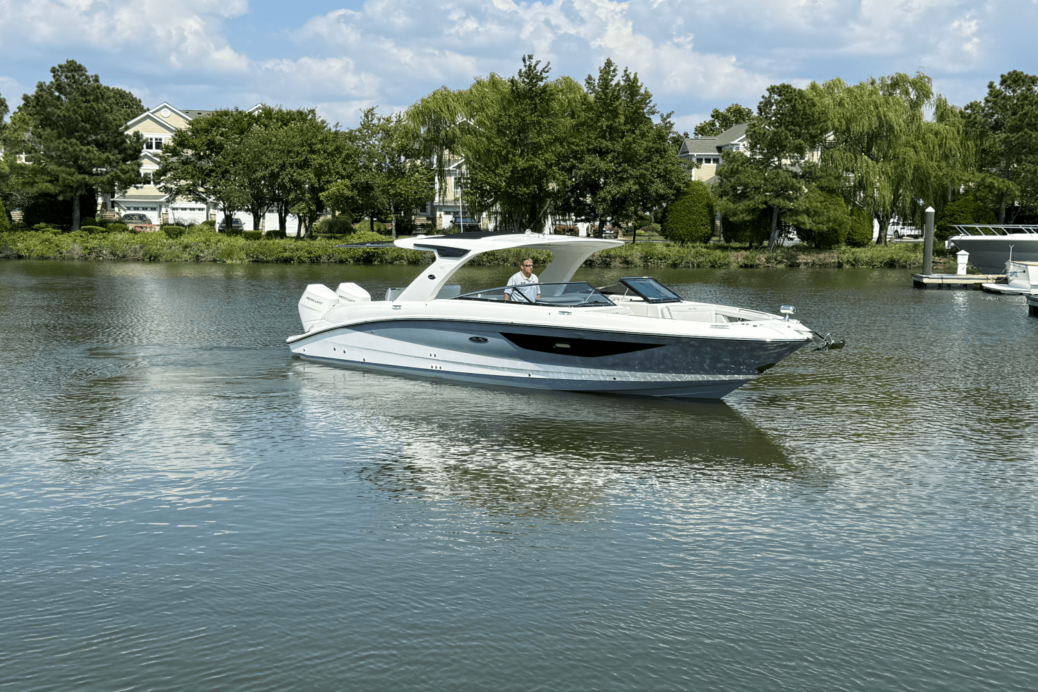 2025 Sea Ray SLX 350 Outboard Image Thumbnail #1