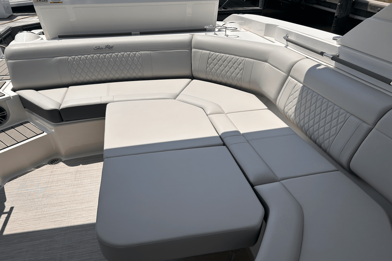 2025 Sea Ray SLX 350 Outboard Image Thumbnail #18