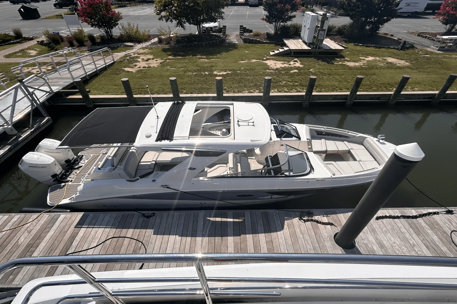 2025 Sea Ray SLX 350 Outboard Image Thumbnail #13