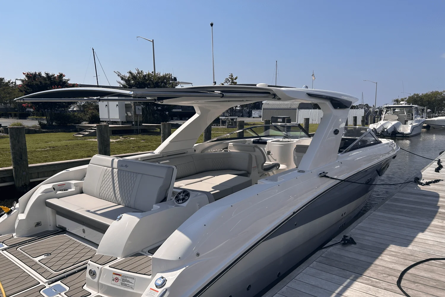 2025 Sea Ray SLX 350 Outboard Image Thumbnail #12