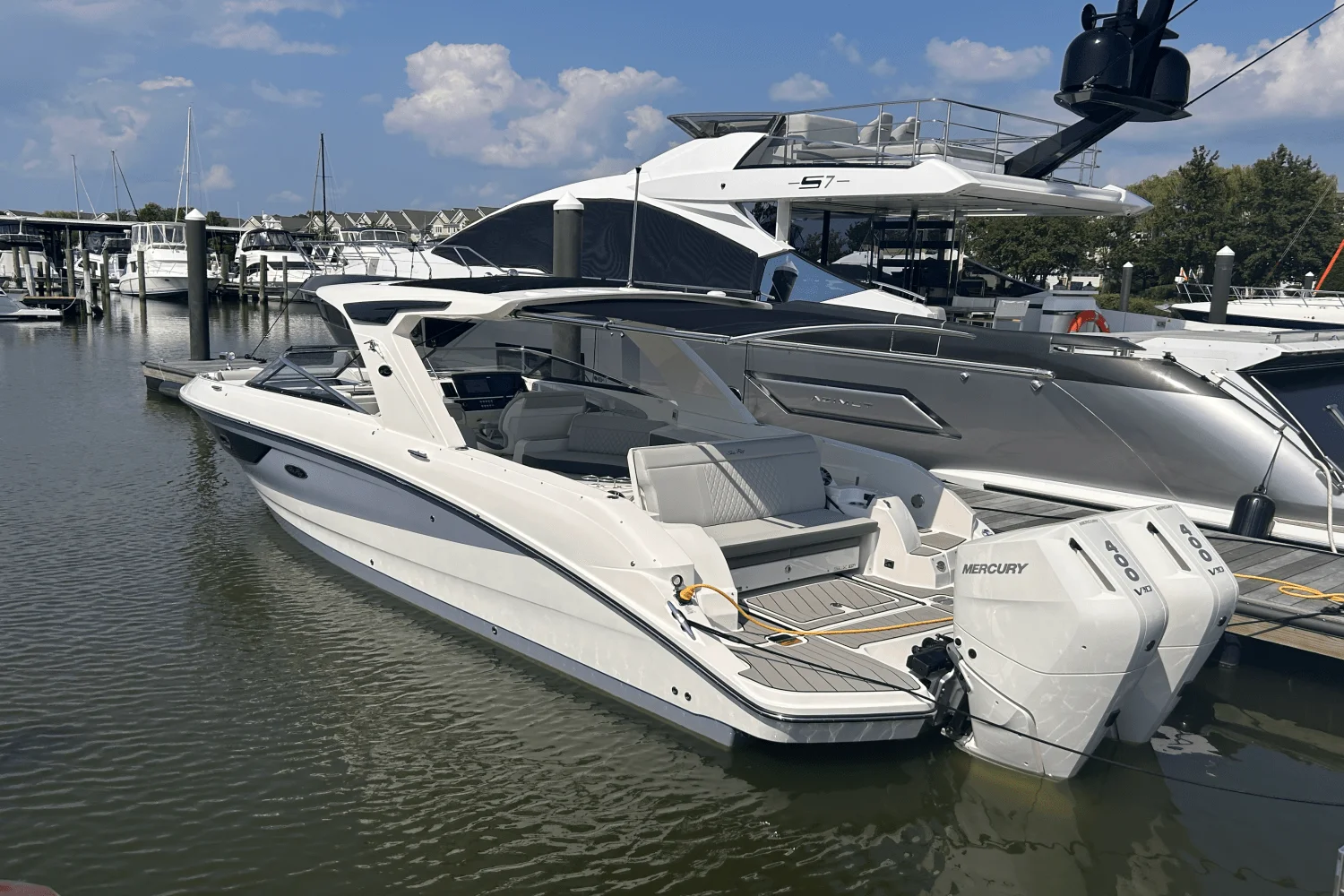 2025 Sea Ray SLX 350 Outboard Image Thumbnail #10