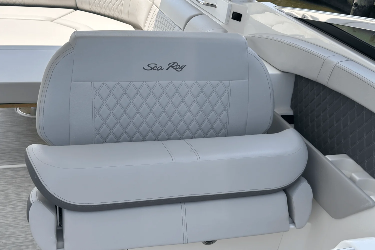 2025 Sea Ray SLX 350 Outboard Image Thumbnail #26