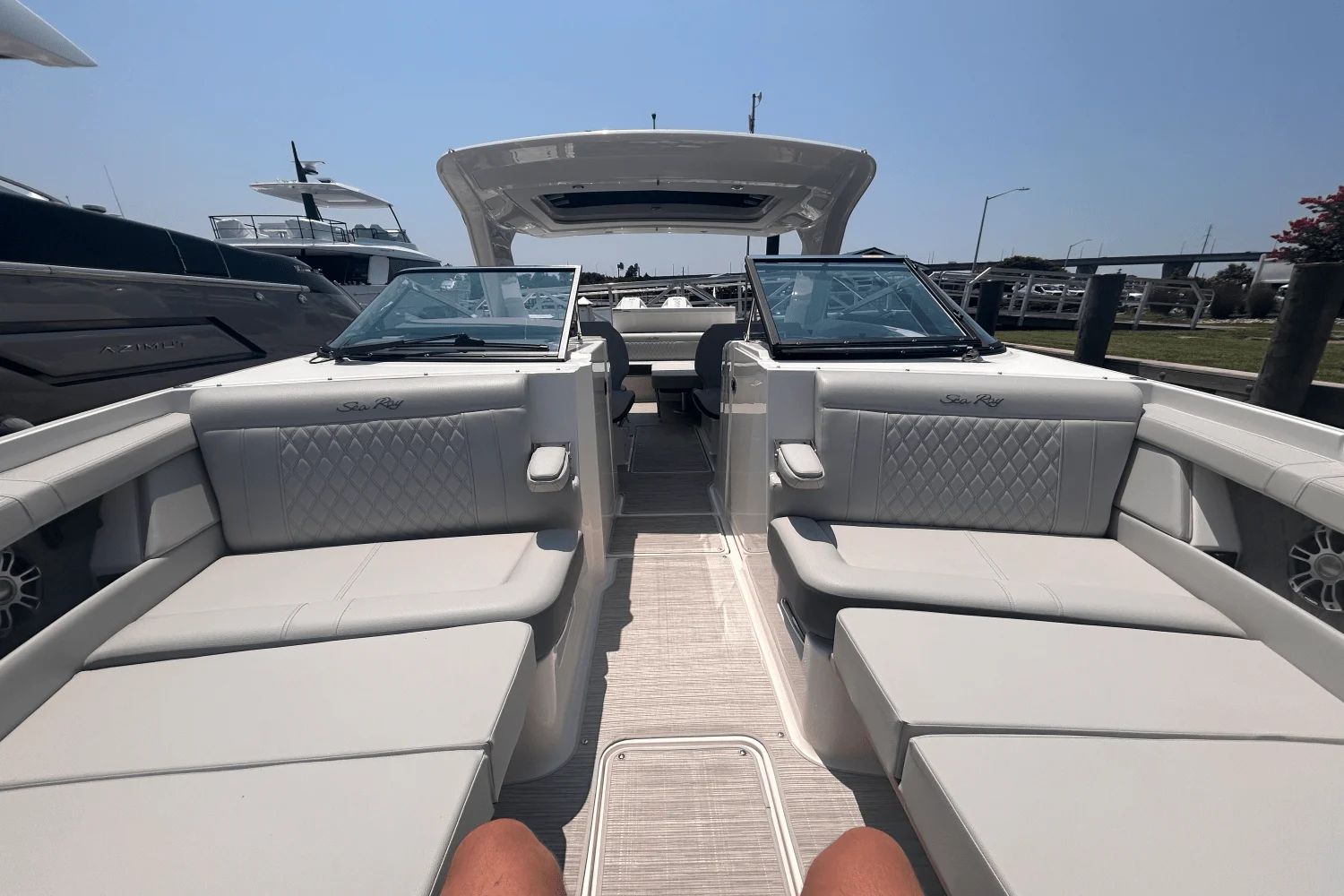 2025 Sea Ray SLX 350 Outboard Image Thumbnail #39