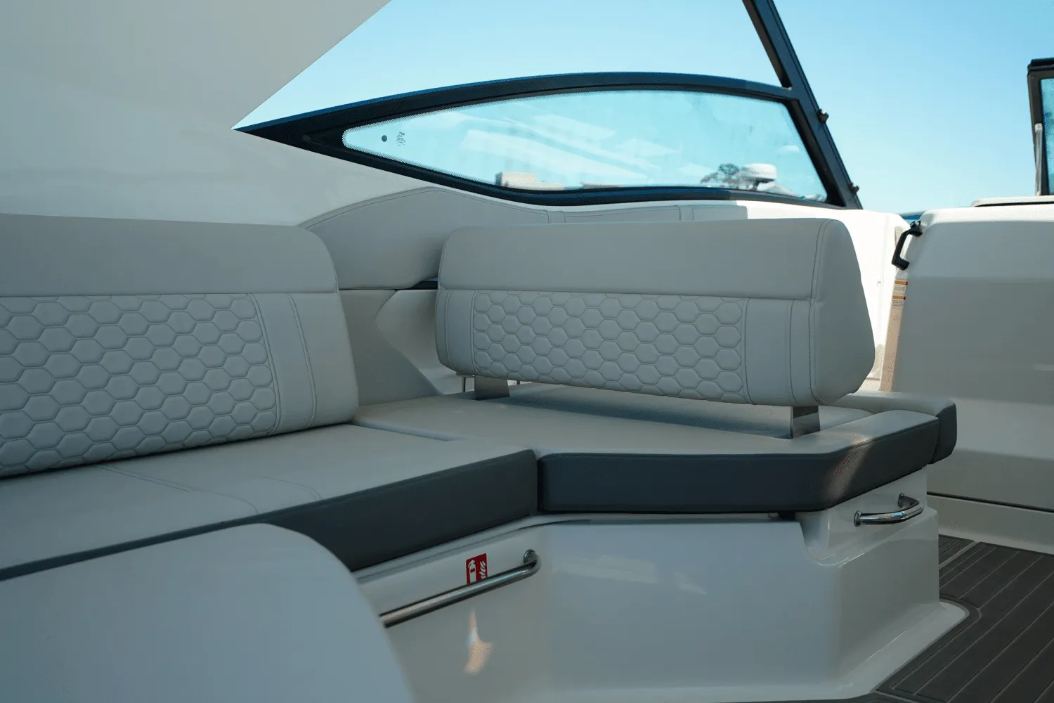 2025 Sea Ray Sundancer 320 Outboard Image Thumbnail #16
