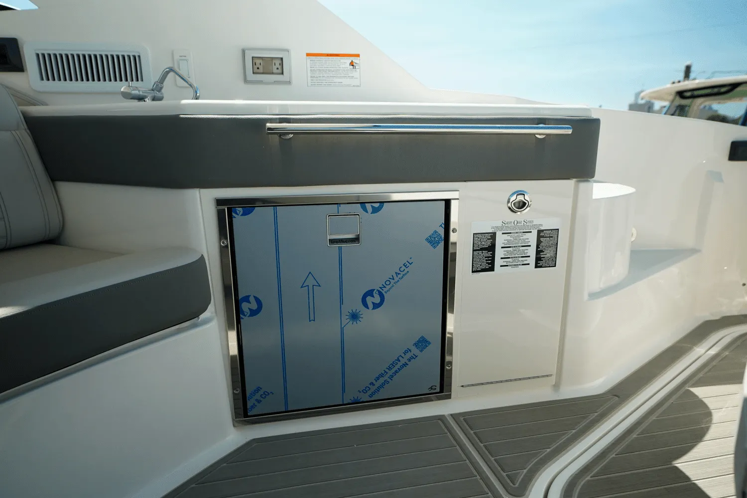 2025 Sea Ray Sundancer 320 Outboard Image Thumbnail #18