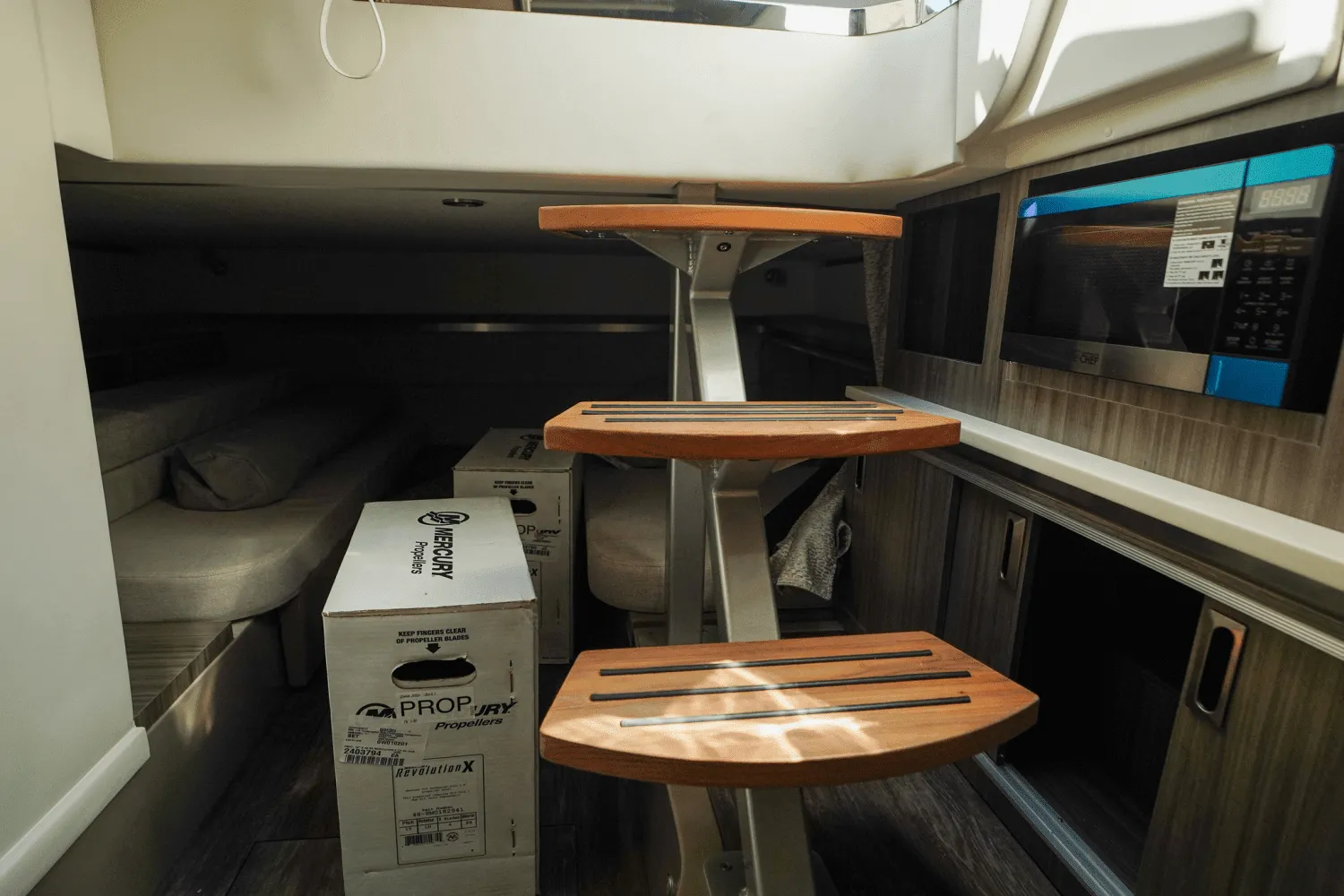 2025 Sea Ray Sundancer 320 Outboard Image Thumbnail #30