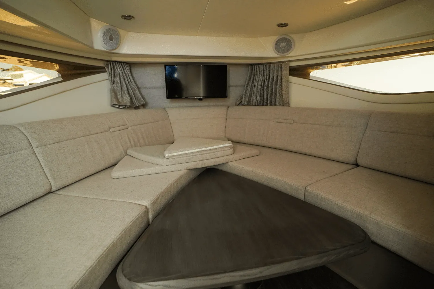2025 Sea Ray Sundancer 320 Outboard Image Thumbnail #36