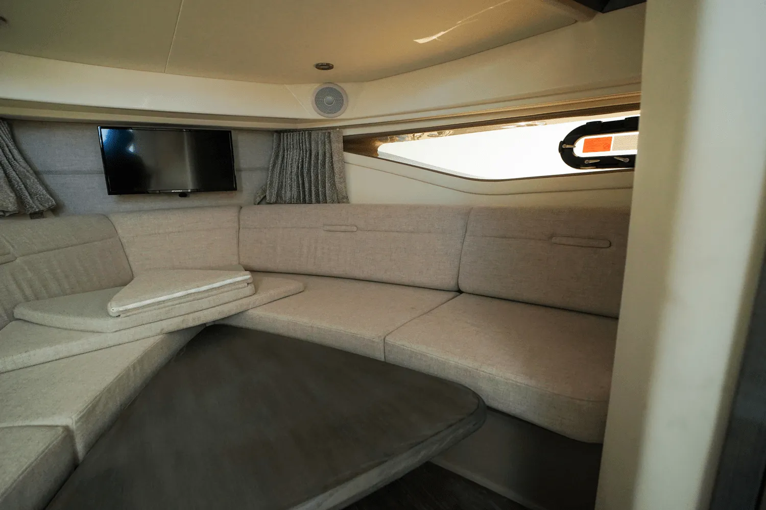 2025 Sea Ray Sundancer 320 Outboard Image Thumbnail #35
