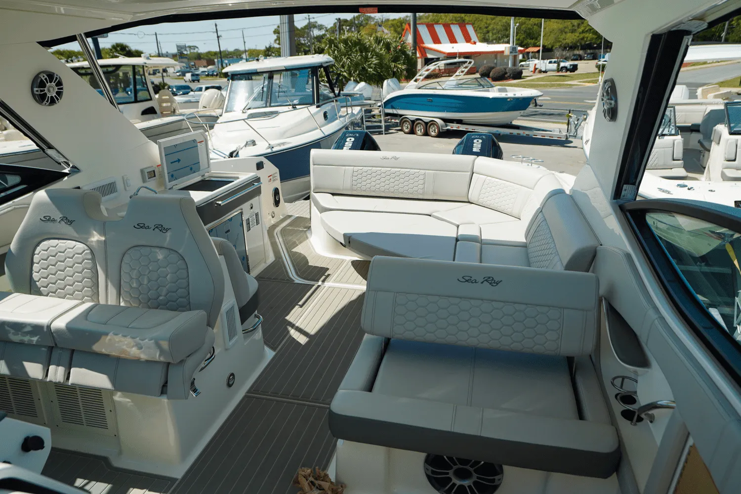 2025 Sea Ray Sundancer 320 Outboard Image Thumbnail #41