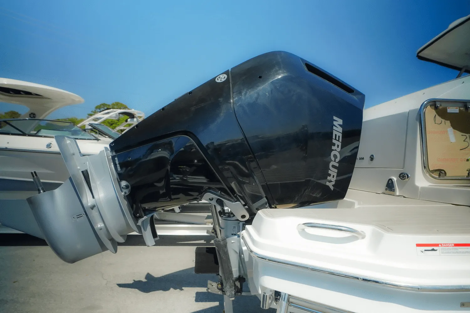 2025 Sea Ray Sundancer 320 Outboard Image Thumbnail #5