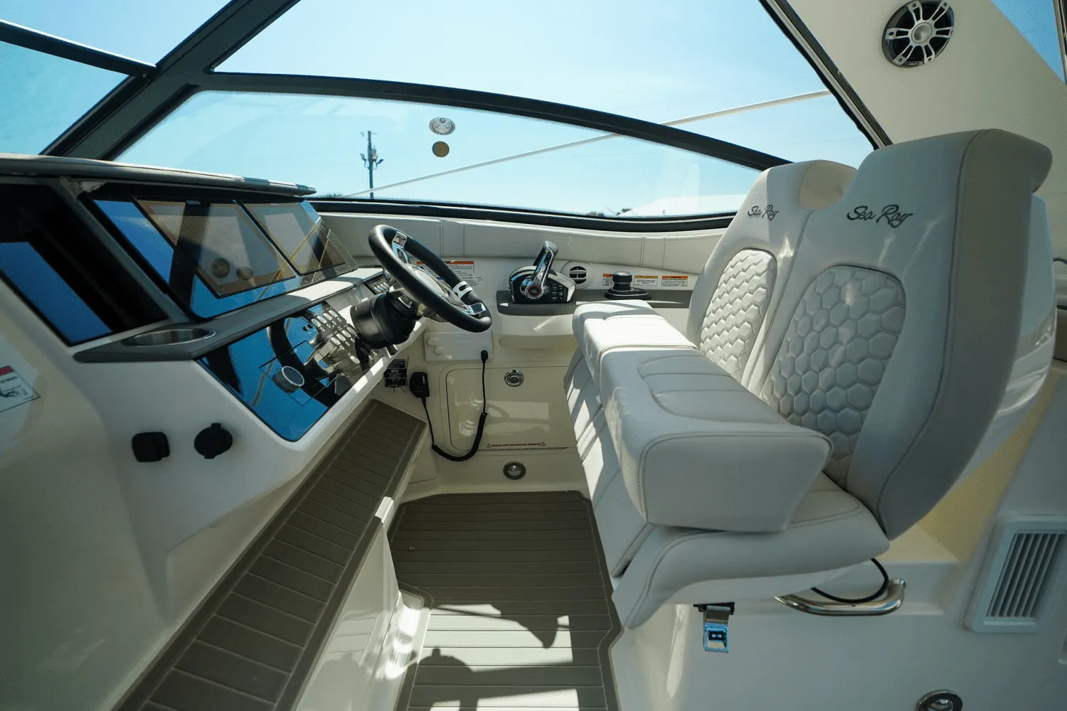 2025 Sea Ray Sundancer 320 Outboard Image Thumbnail #23