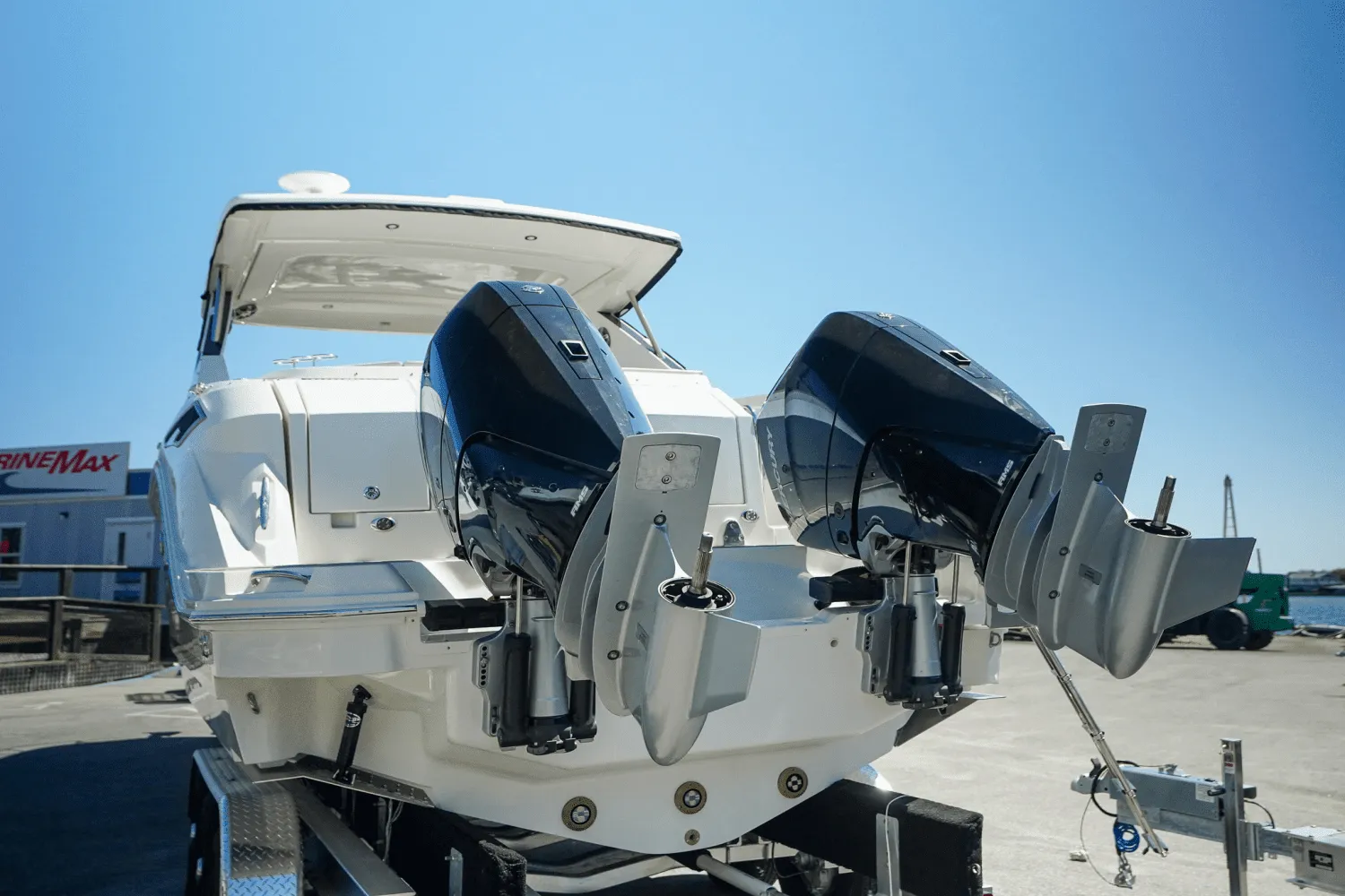 2025 Sea Ray Sundancer 320 Outboard Image Thumbnail #4