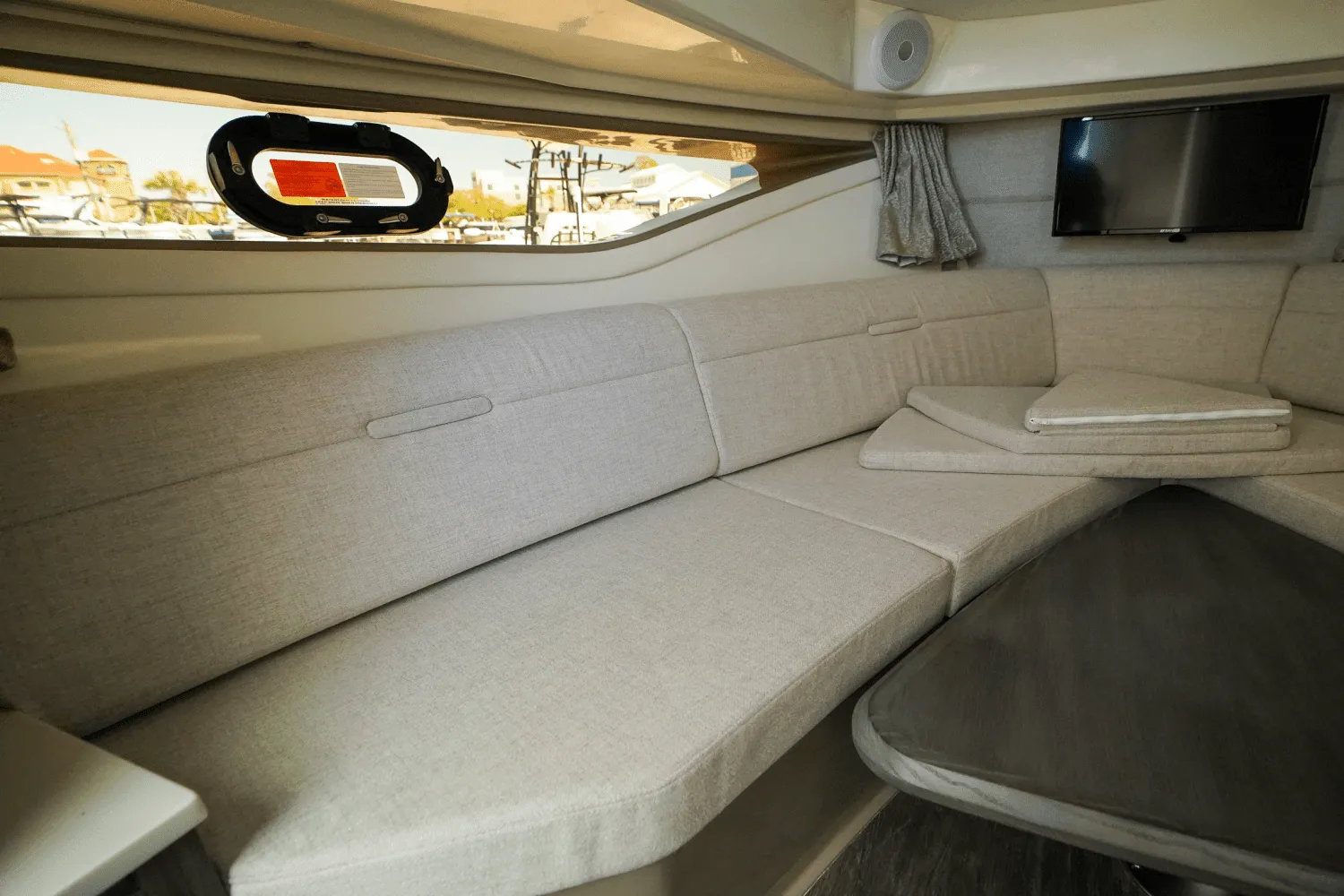 2025 Sea Ray Sundancer 320 Outboard Image Thumbnail #37