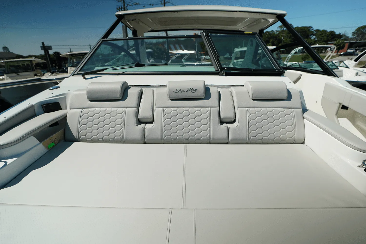 2025 Sea Ray Sundancer 320 Outboard Image Thumbnail #39