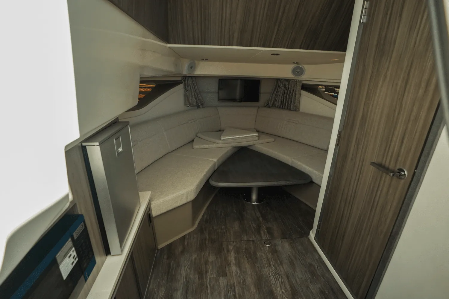 2025 Sea Ray Sundancer 320 Outboard Image Thumbnail #28