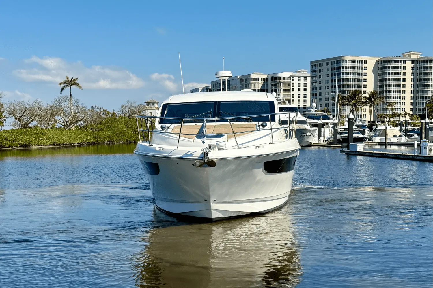 Thumbnail 3 for 2017 Sea Ray Sundancer 400