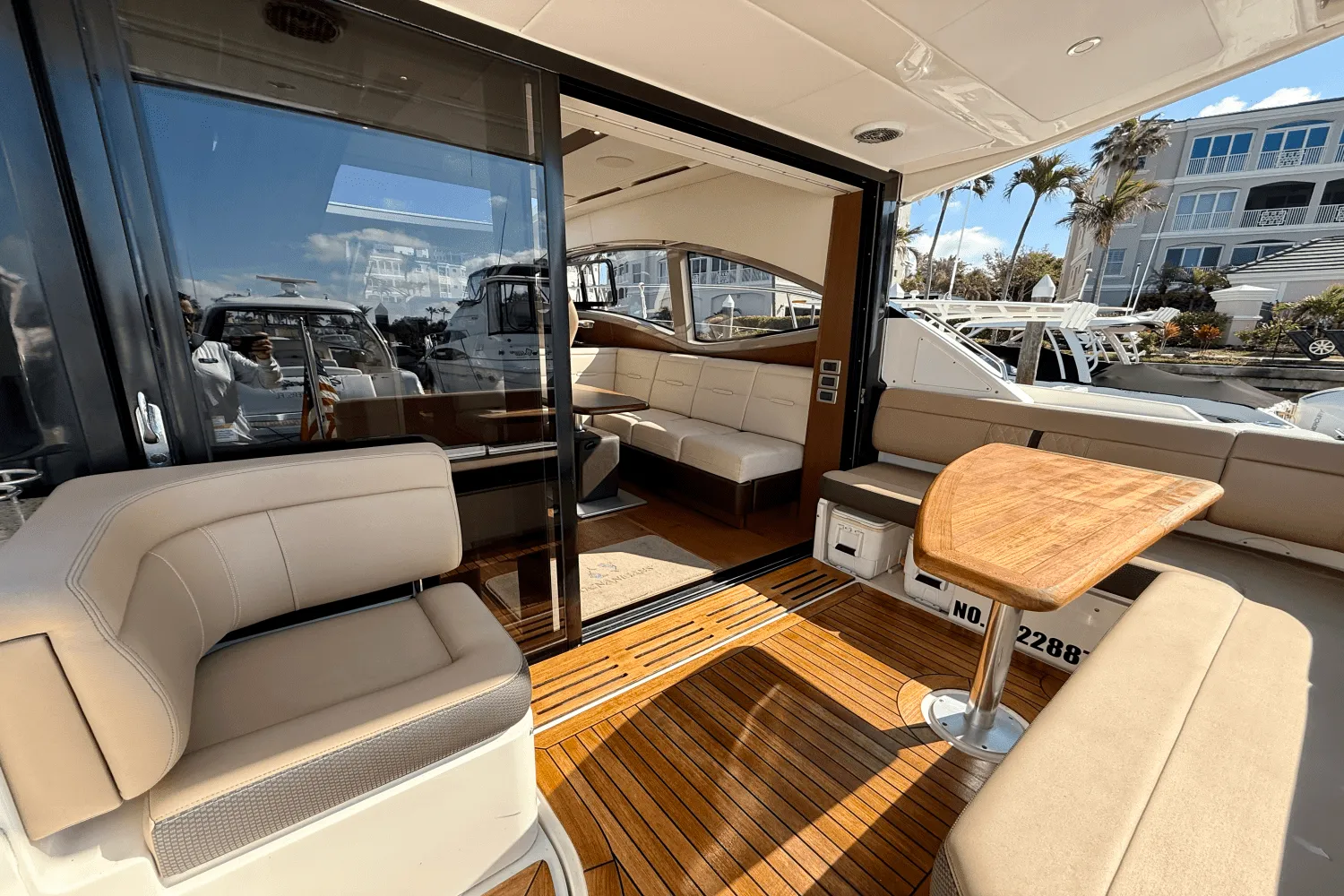 2017 Sea Ray Sundancer 400 Image Thumbnail #14