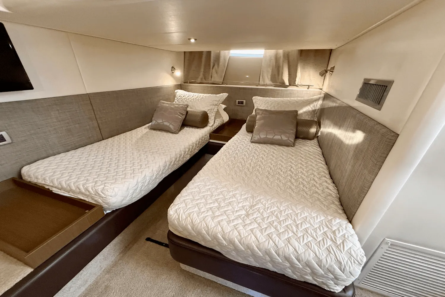 2017 Sea Ray Sundancer 400 Image Thumbnail #48