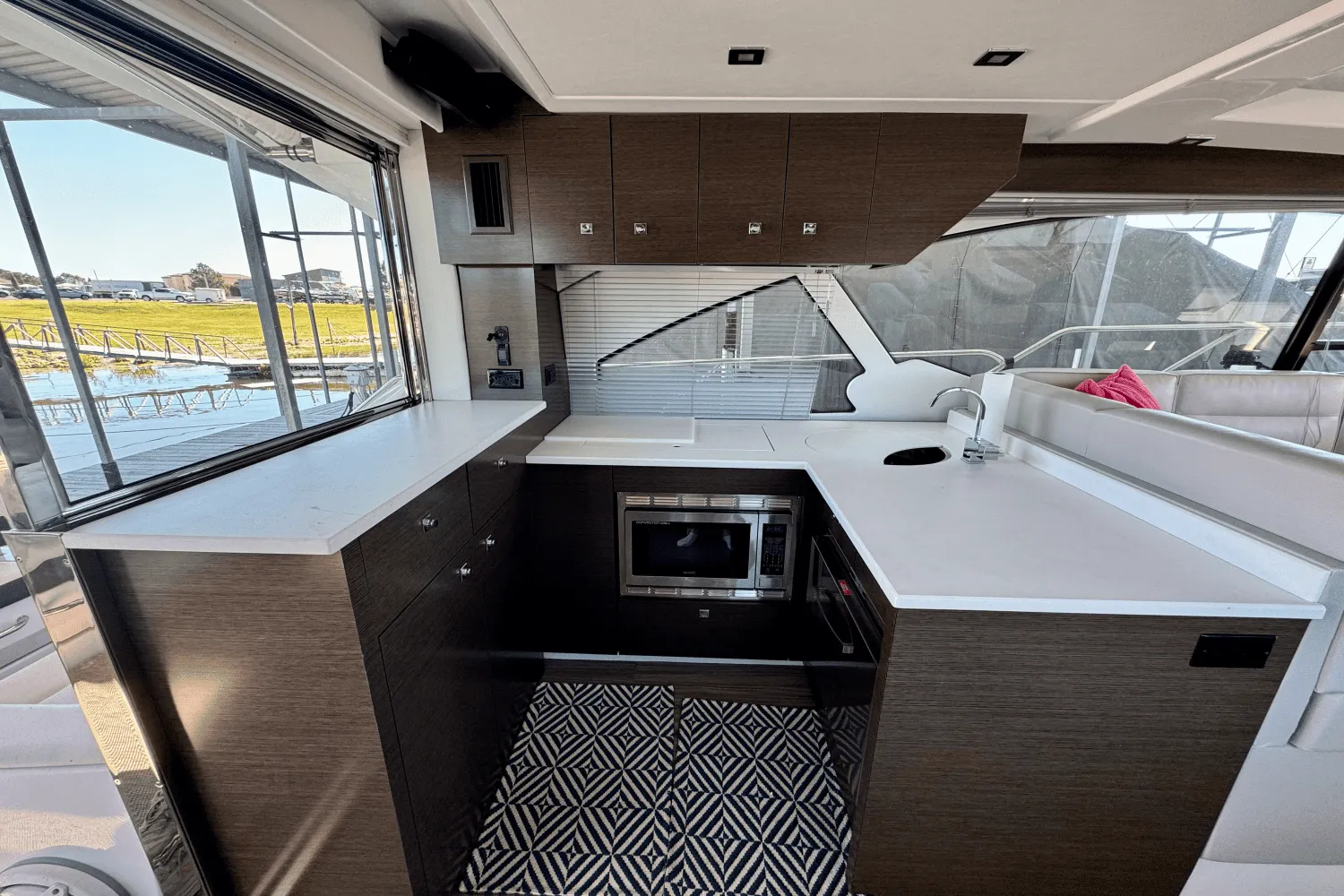 2018 Cruisers Yachts 50 CANTIUS Image Thumbnail #11