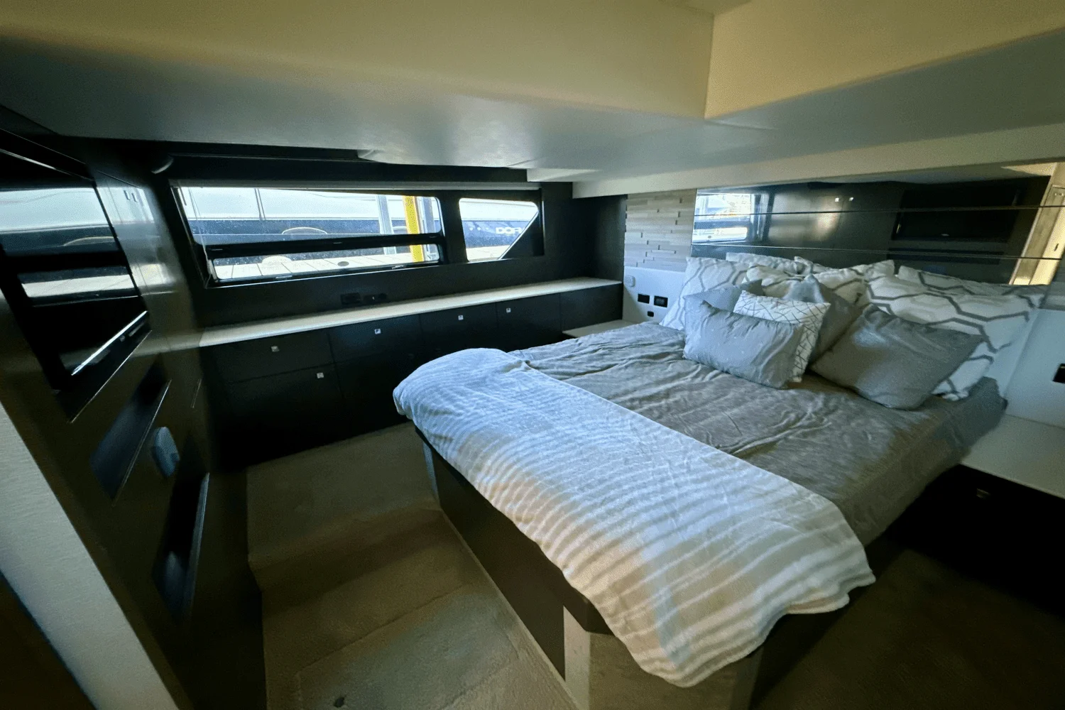 2018 Cruisers Yachts 50 CANTIUS Image Thumbnail #18