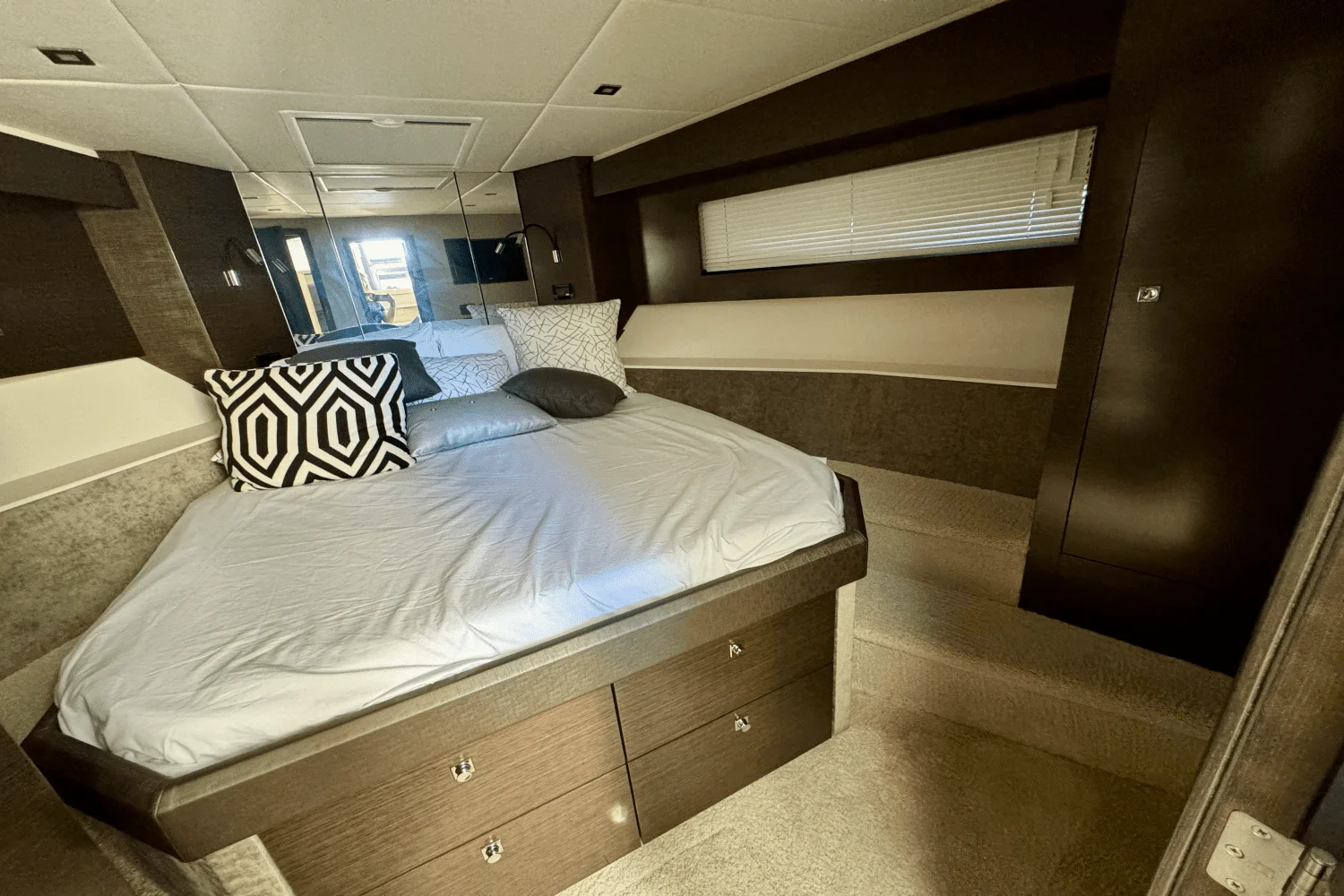 2018 Cruisers Yachts 50 CANTIUS Image Thumbnail #19