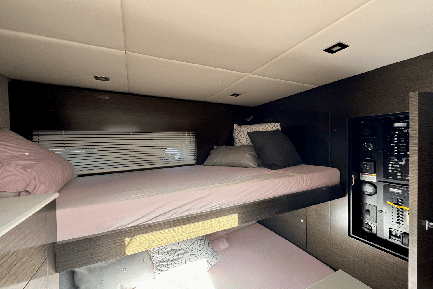 2018 Cruisers Yachts 50 CANTIUS Image Thumbnail #17