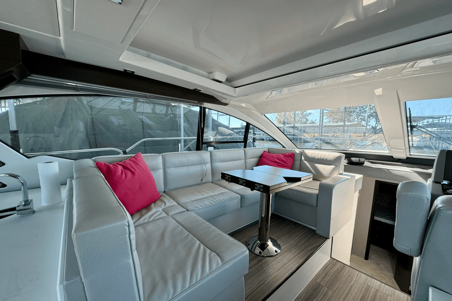 2018 Cruisers Yachts 50 CANTIUS Image Thumbnail #12