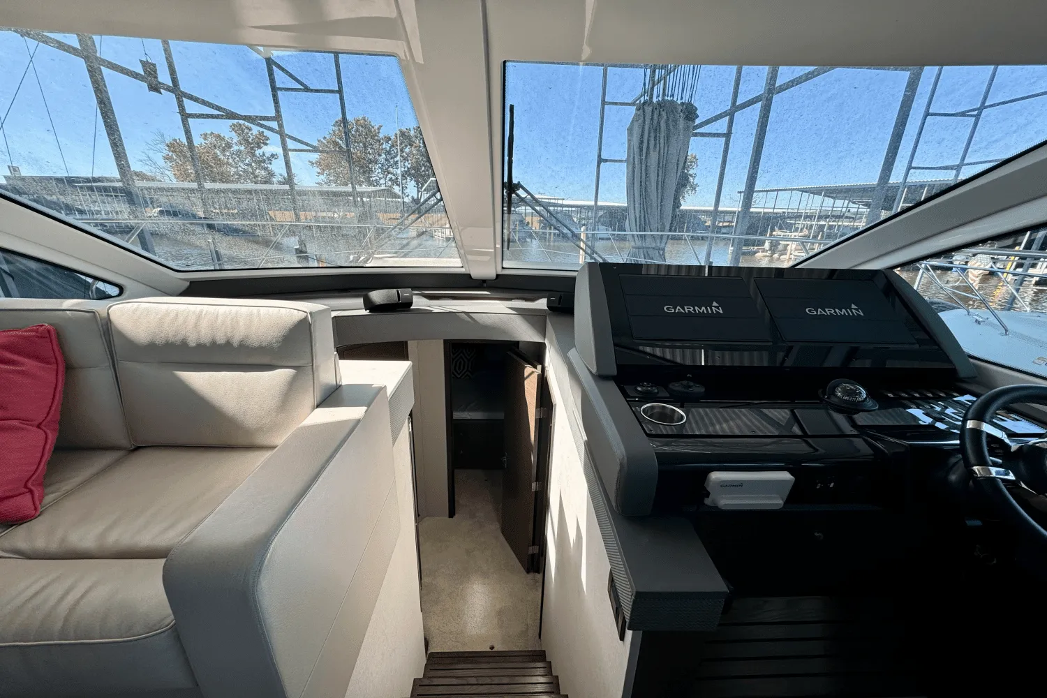 2018 Cruisers Yachts 50 CANTIUS Image Thumbnail #15