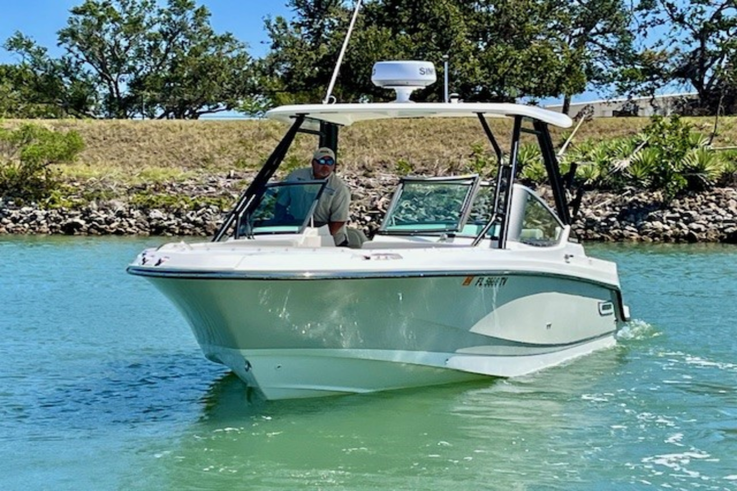 2023 Boston Whaler 240 VANTAGE Image Thumbnail #1