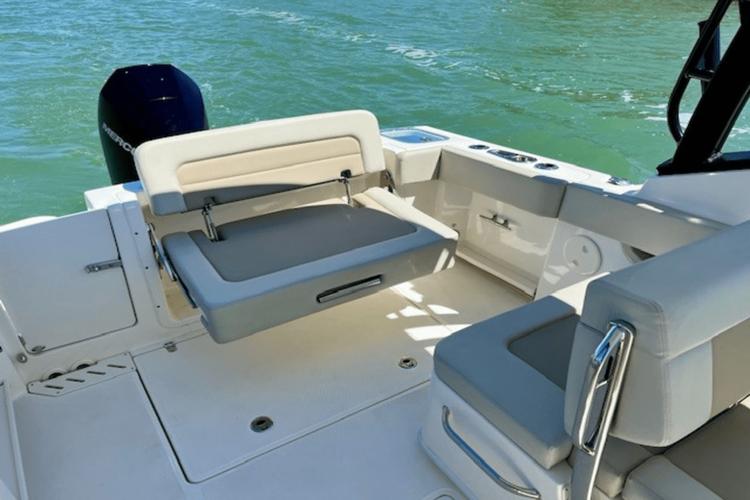 2023 Boston Whaler 240 VANTAGE Image Thumbnail #13