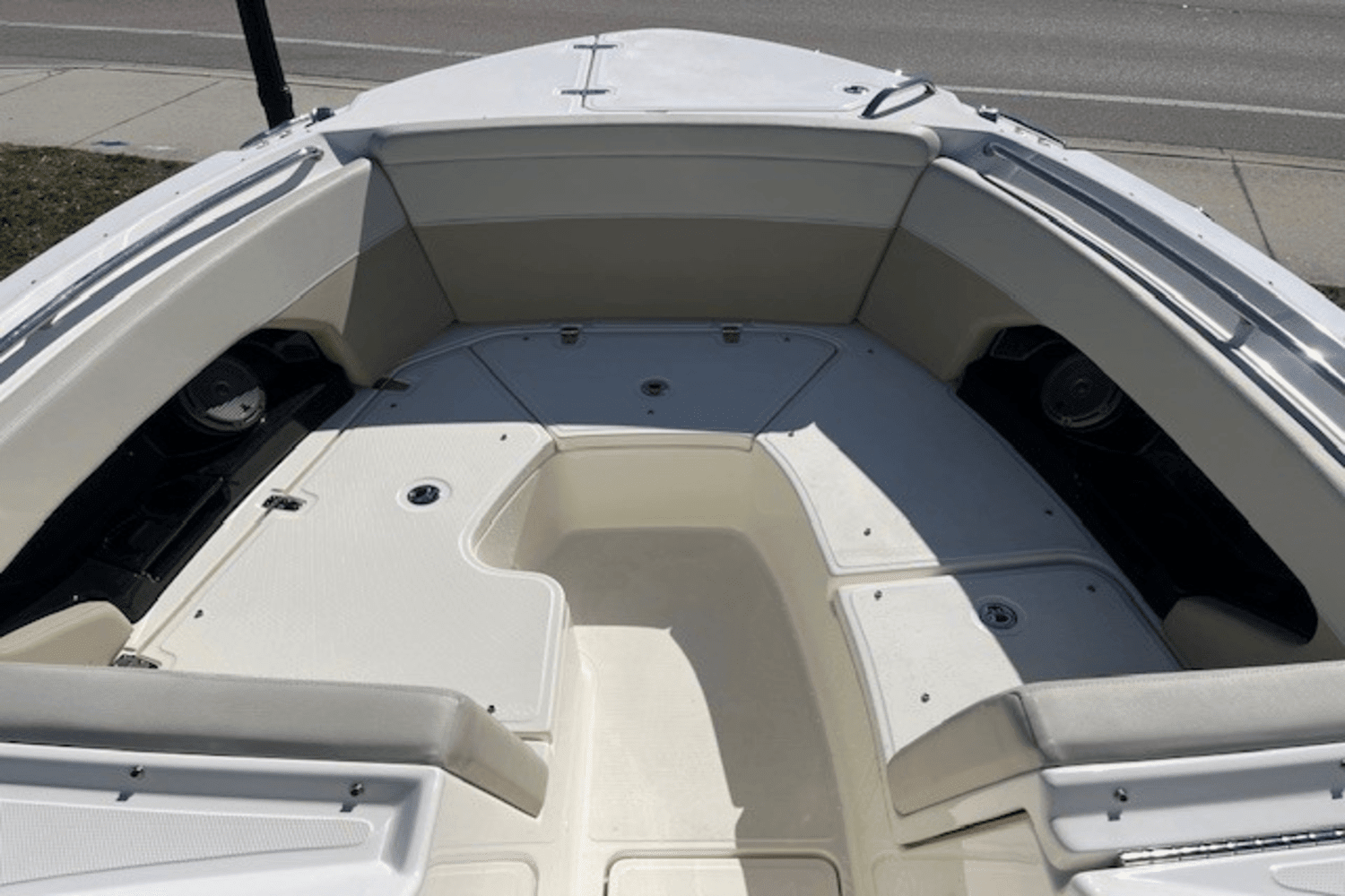 2023 Boston Whaler 240 VANTAGE Image Thumbnail #7