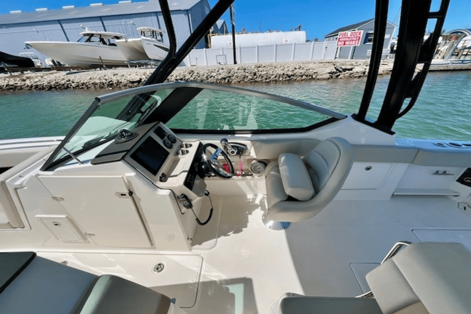 2023 Boston Whaler 240 VANTAGE Image Thumbnail #18