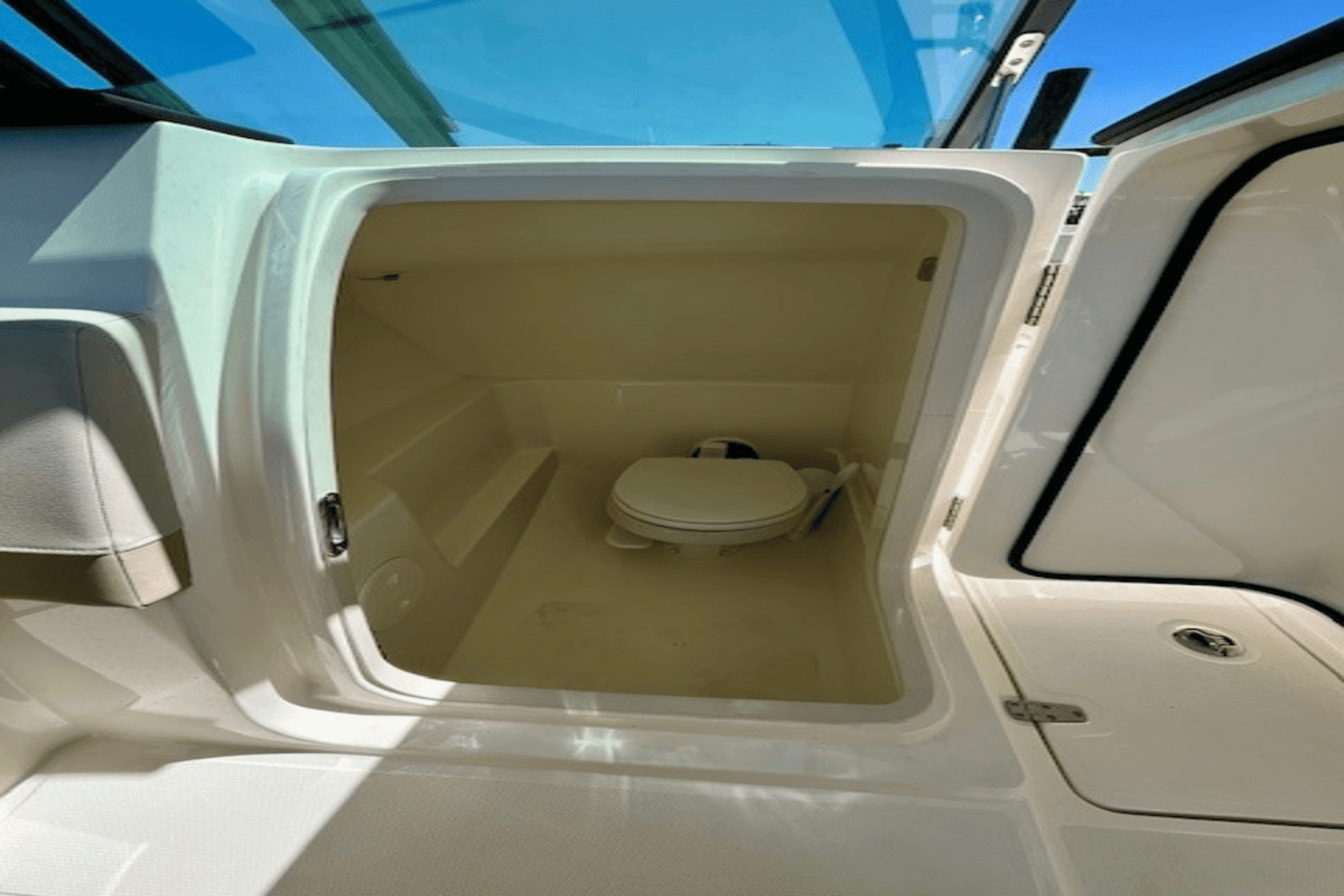 2023 Boston Whaler 240 VANTAGE Image Thumbnail #23