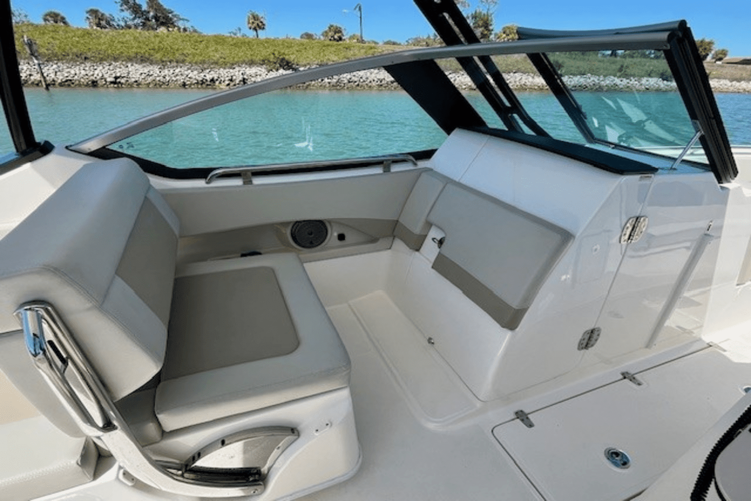 2023 Boston Whaler 240 VANTAGE Image Thumbnail #16