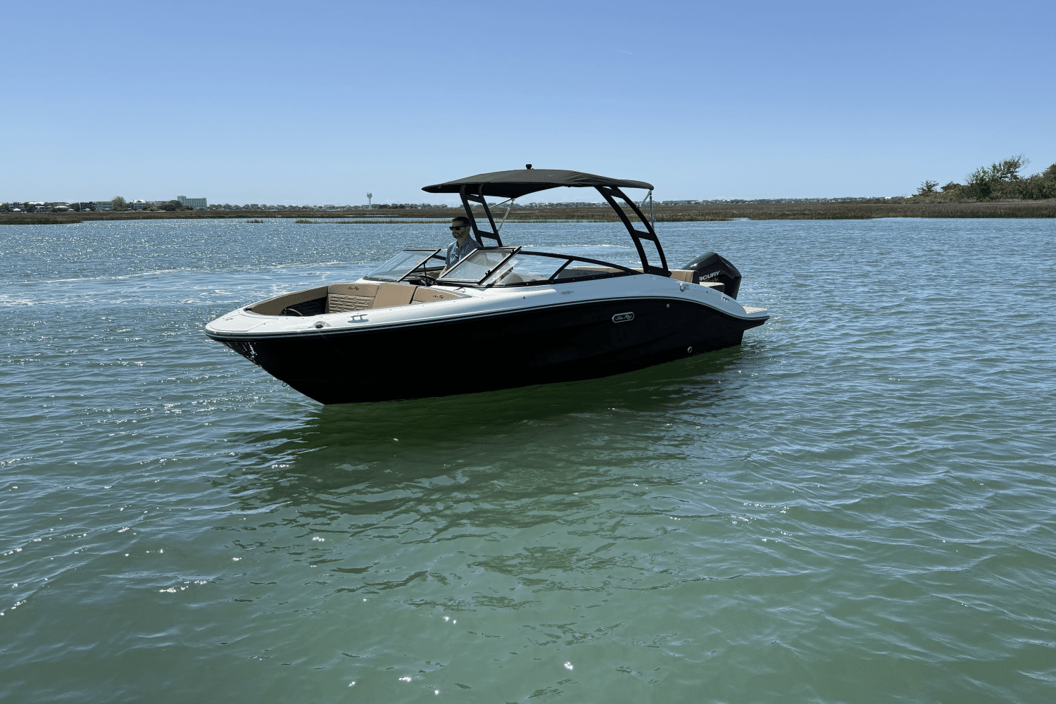 2025 Sea Ray SPX 210 Outboard Image Thumbnail #2