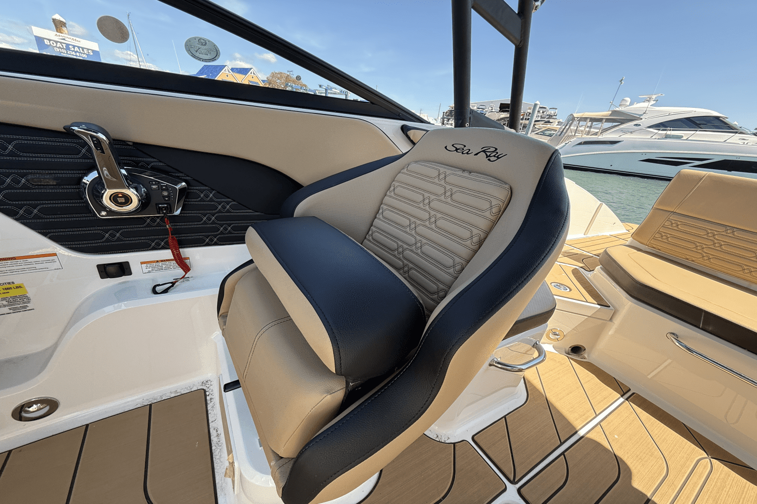 2025 Sea Ray SPX 210 Outboard Image Thumbnail #13