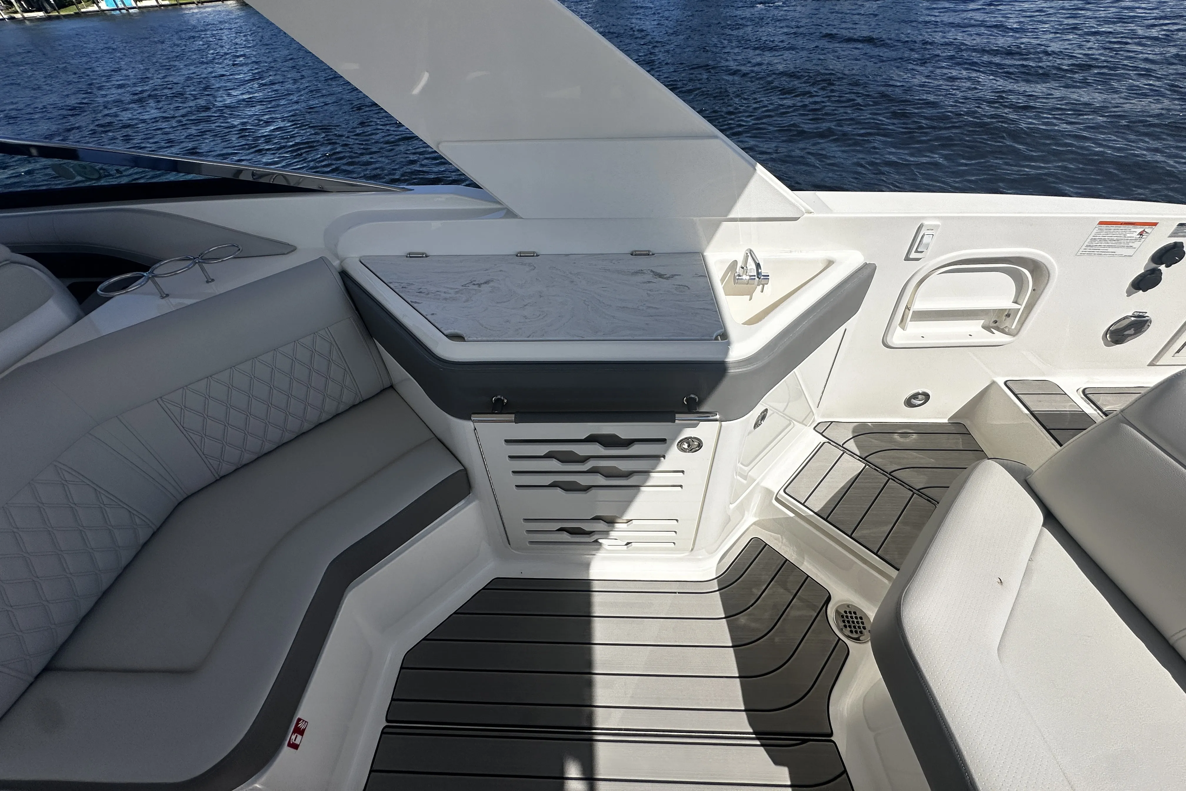 2026 Sea Ray SLX 310 Outboard Image Thumbnail #25