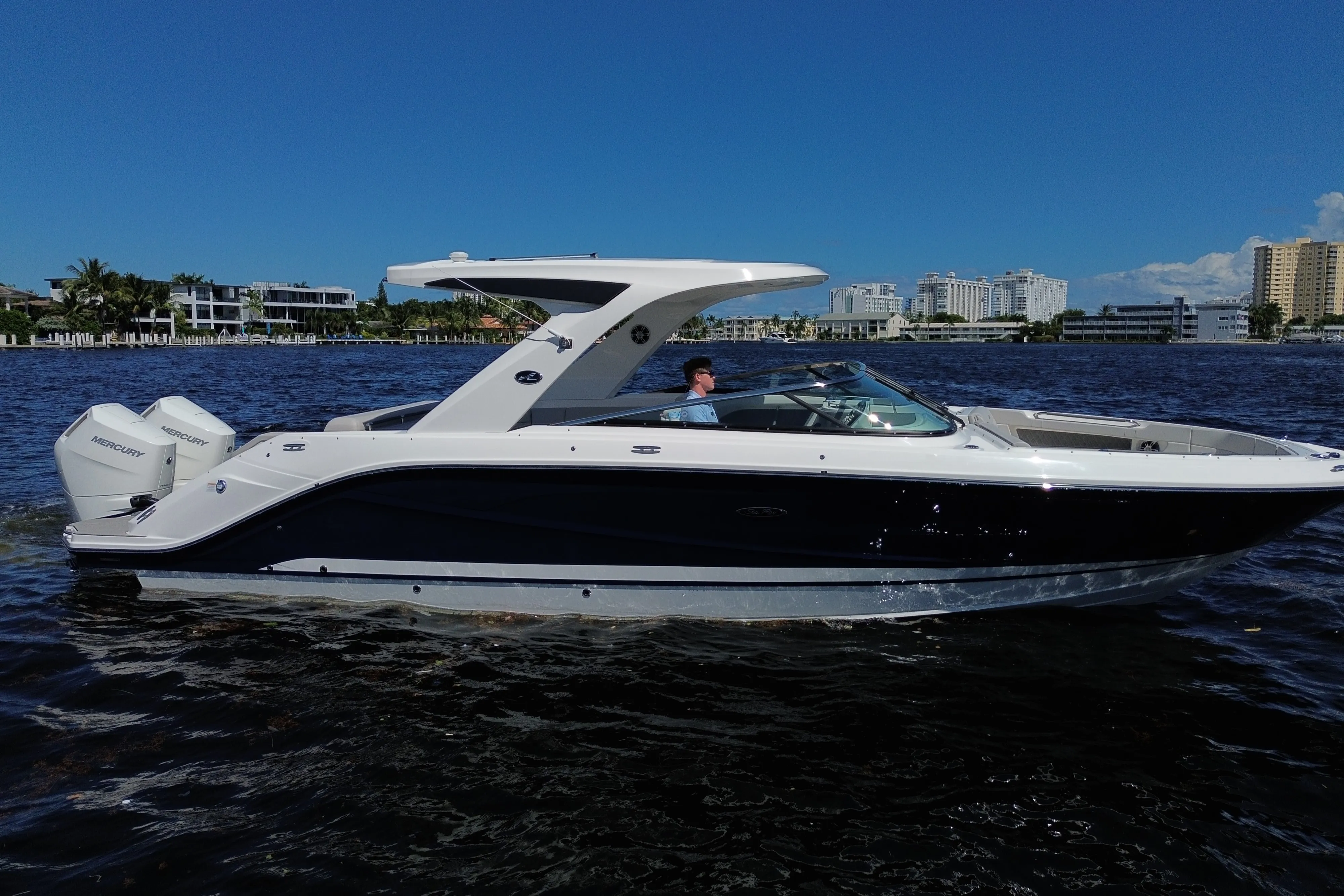 2026 Sea Ray SLX 310 Outboard Image Thumbnail #12
