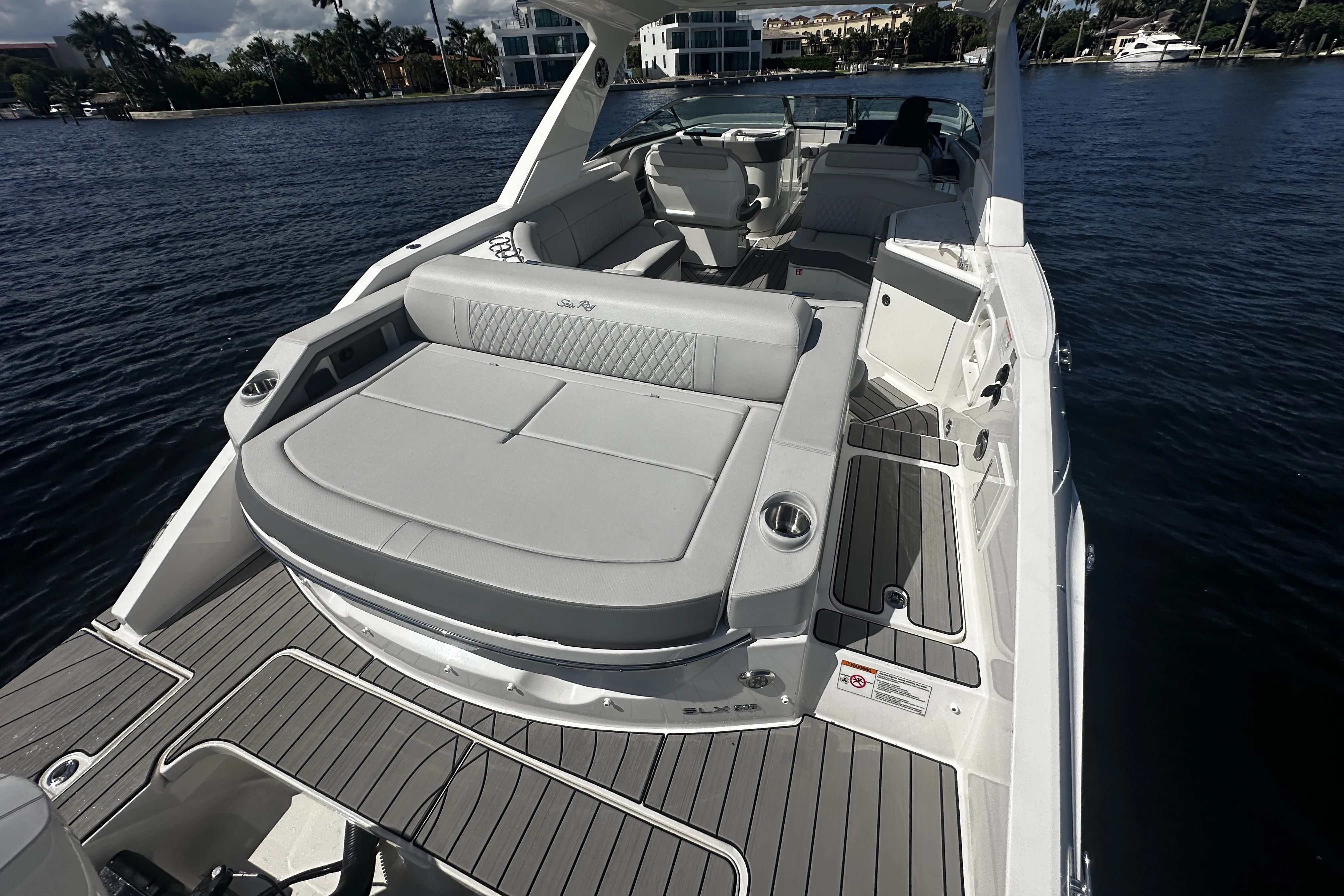 2026 Sea Ray SLX 310 Outboard Image Thumbnail #18