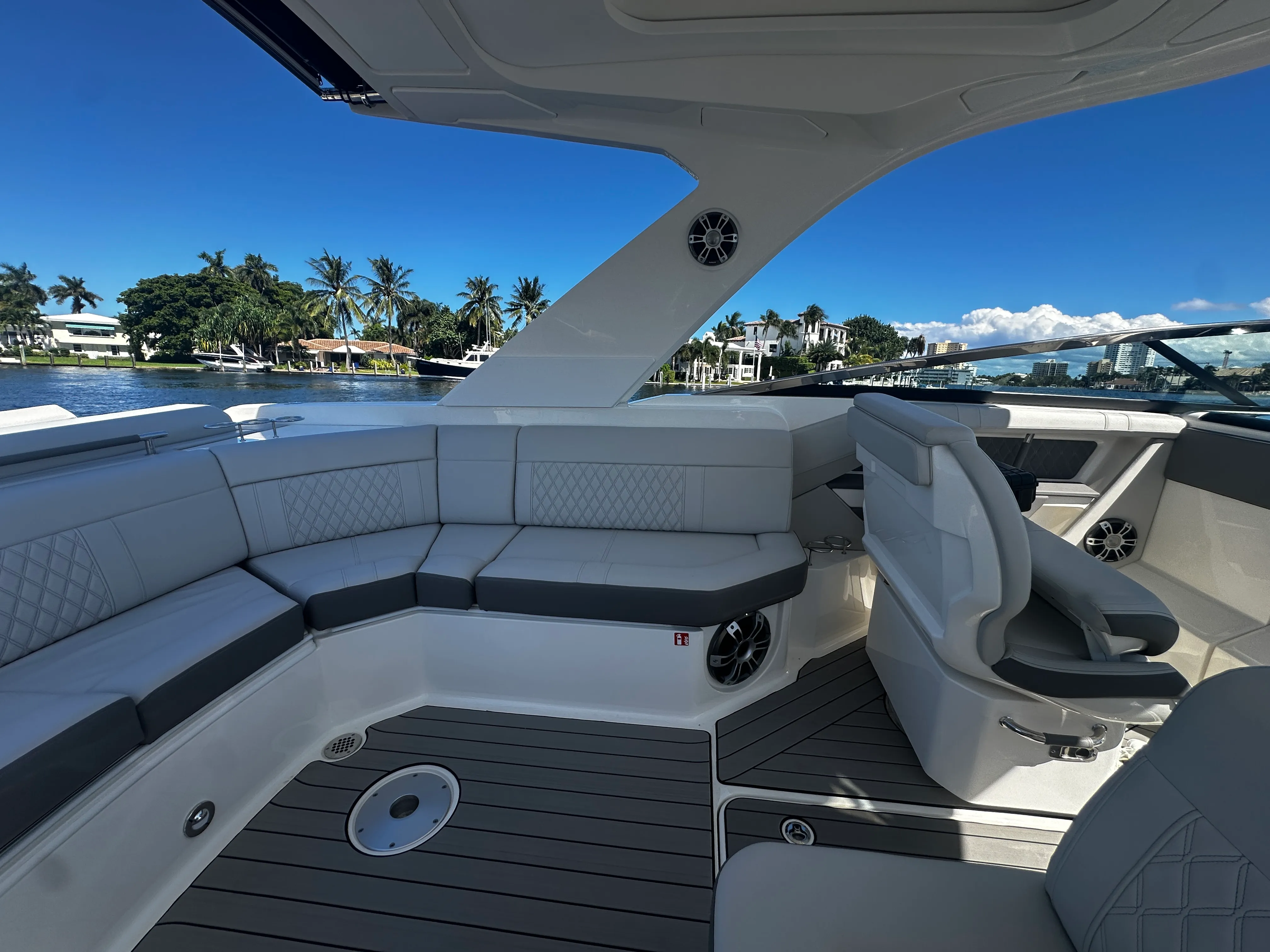 2026 Sea Ray SLX 310 Outboard Image Thumbnail #28