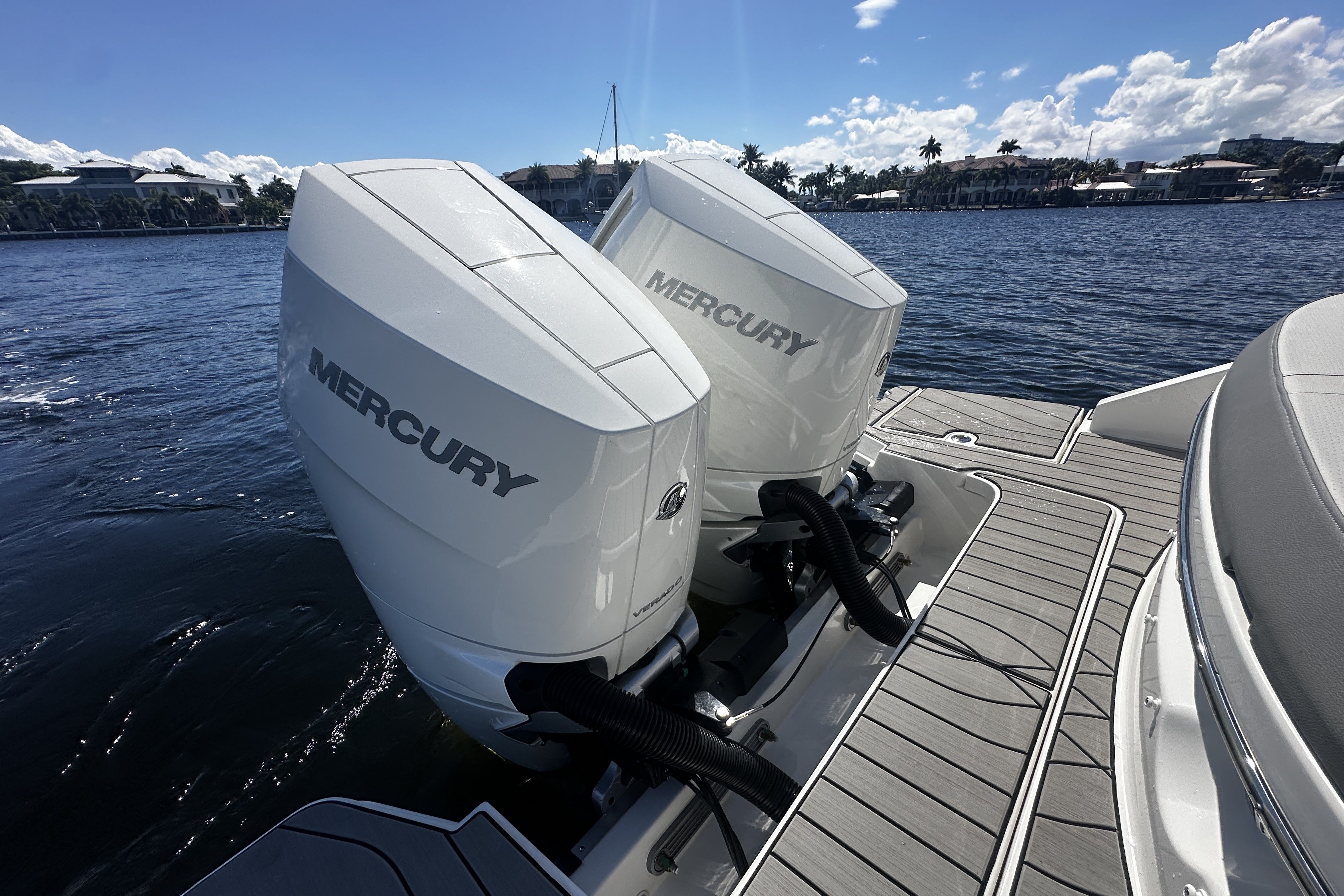 2026 Sea Ray SLX 310 Outboard Image Thumbnail #16